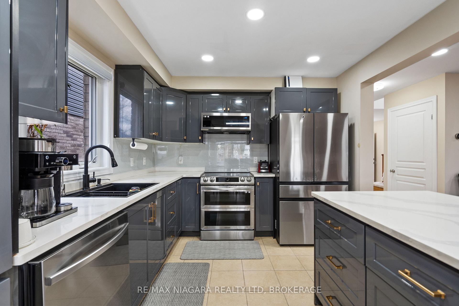 Photo 12 of 8511 Jennifer Crescent, Niagara Falls, Forestview — HOMEH