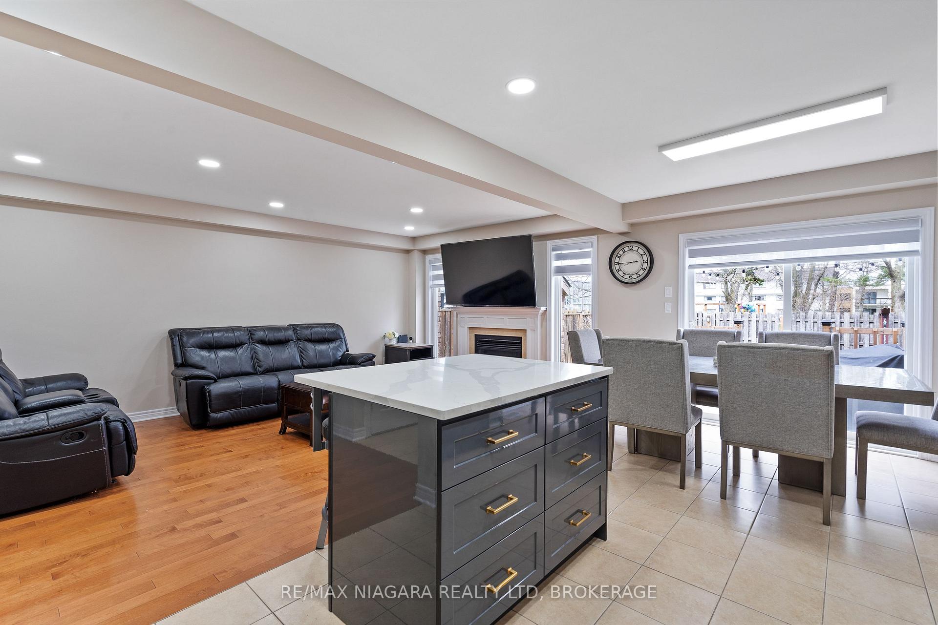 Photo 13 of 8511 Jennifer Crescent, Niagara Falls, Forestview — HOMEH