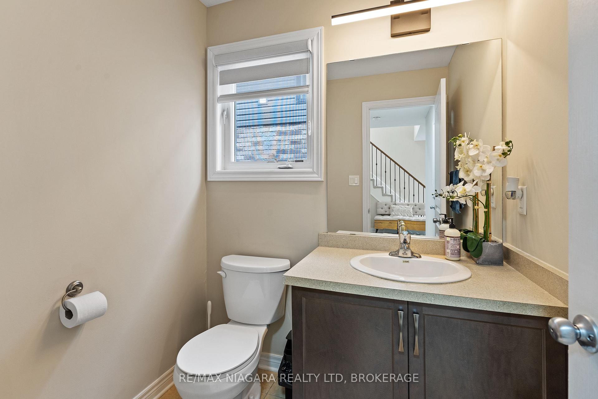 Photo 15 of 8511 Jennifer Crescent, Niagara Falls, Forestview — HOMEH