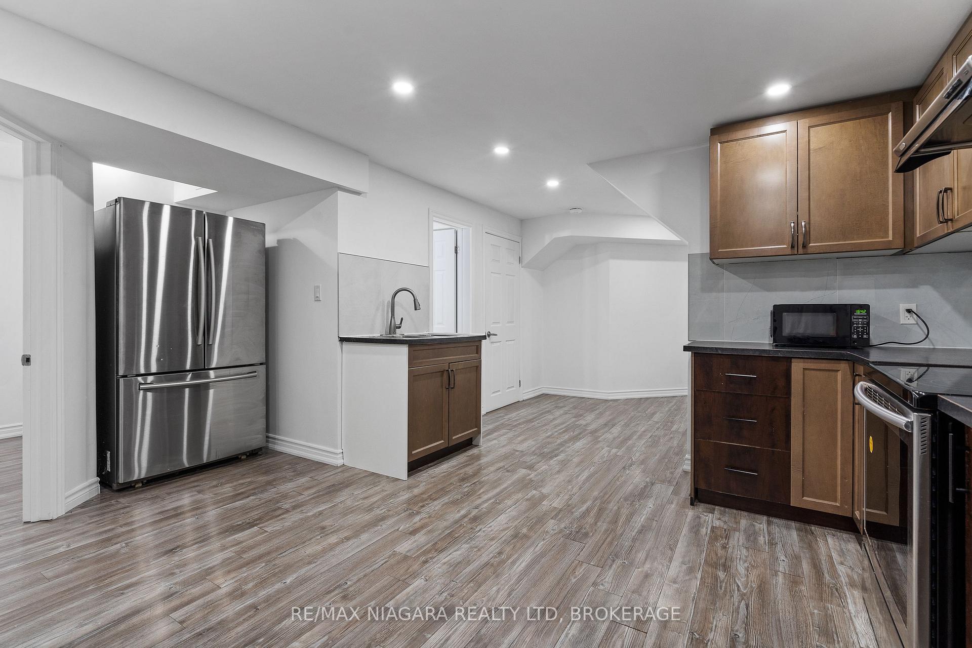 Photo 32 of 8511 Jennifer Crescent, Niagara Falls, Forestview — HOMEH
