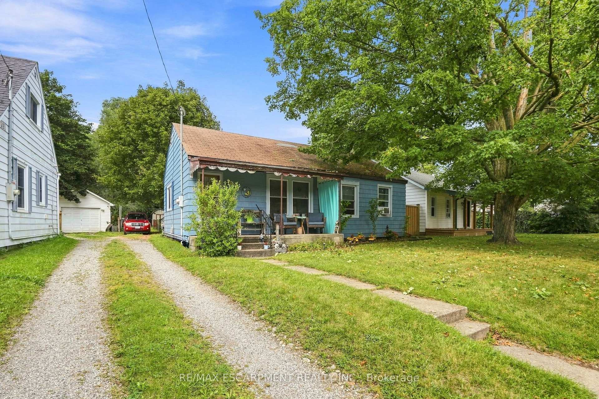 Photo 3 of 9 Lancaster Avenue, Brantford, Holmesdale-Lansdowne — HOMEH