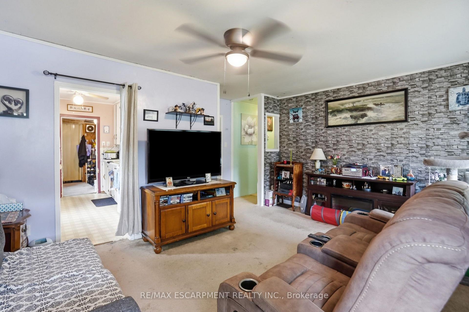 Photo 4 of 9 Lancaster Avenue, Brantford, Holmesdale-Lansdowne — HOMEH