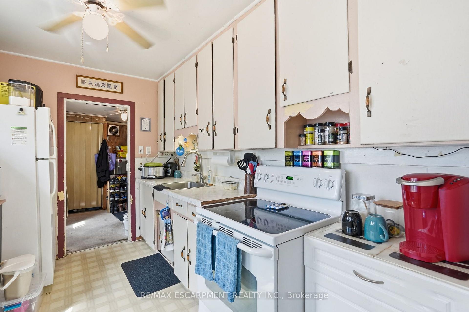 Photo 7 of 9 Lancaster Avenue, Brantford, Holmesdale-Lansdowne — HOMEH