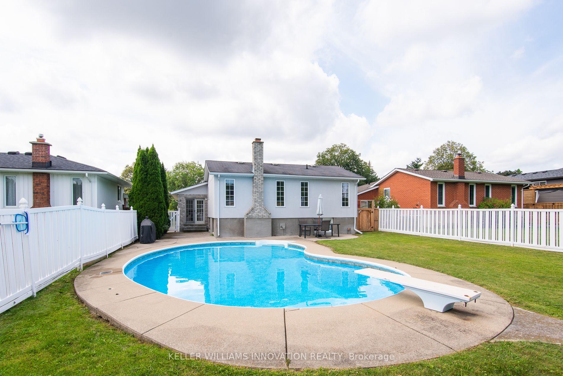 Photo 2 of 112 Michener Crescent, Kitchener, Idlewood — HOMEH