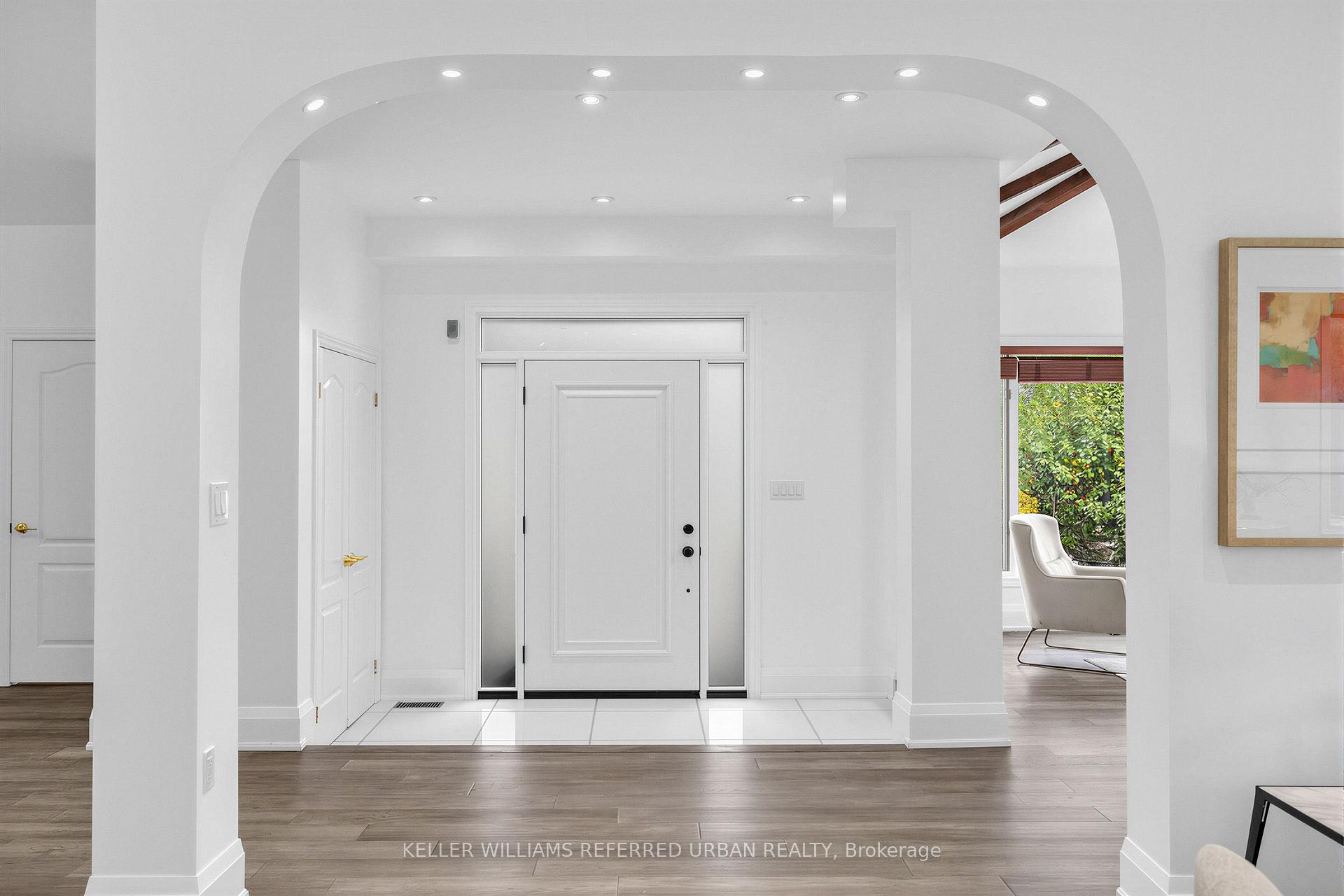 Photo 3 of 18 Yongeview Avenue, Richmond Hill, South Richvale — HOMEH