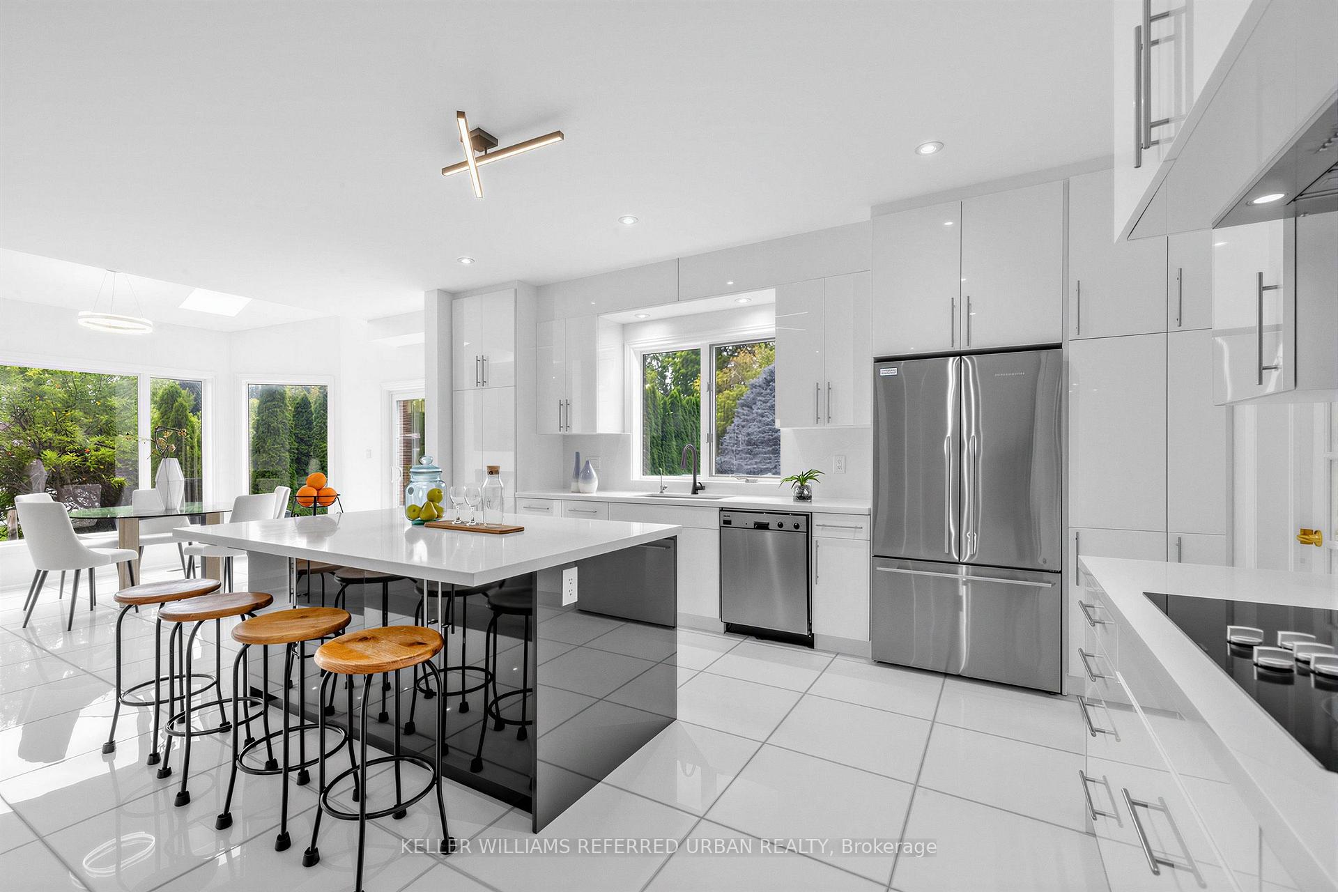 Photo 10 of 18 Yongeview Avenue, Richmond Hill, South Richvale — HOMEH