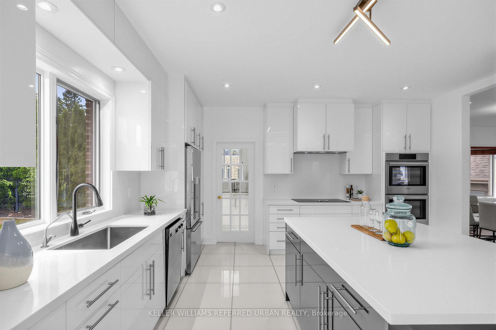Photo 11 of 18 Yongeview Avenue, Richmond Hill, South Richvale — HOMEH
