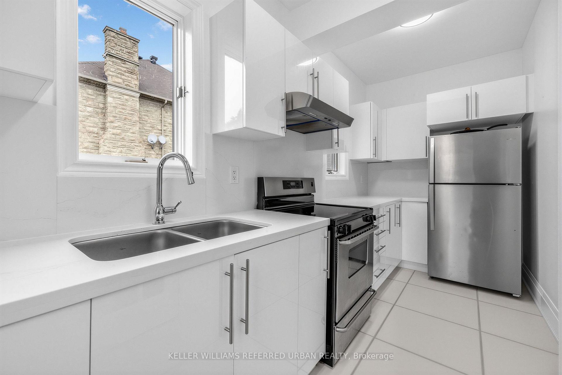 Photo 14 of 18 Yongeview Avenue, Richmond Hill, South Richvale — HOMEH