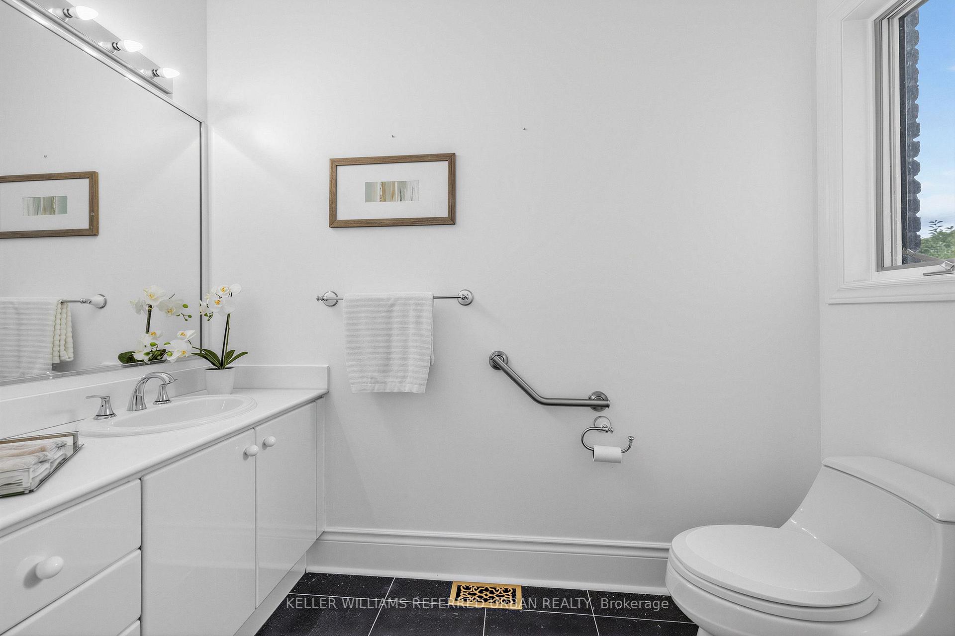 Photo 15 of 18 Yongeview Avenue, Richmond Hill, South Richvale — HOMEH