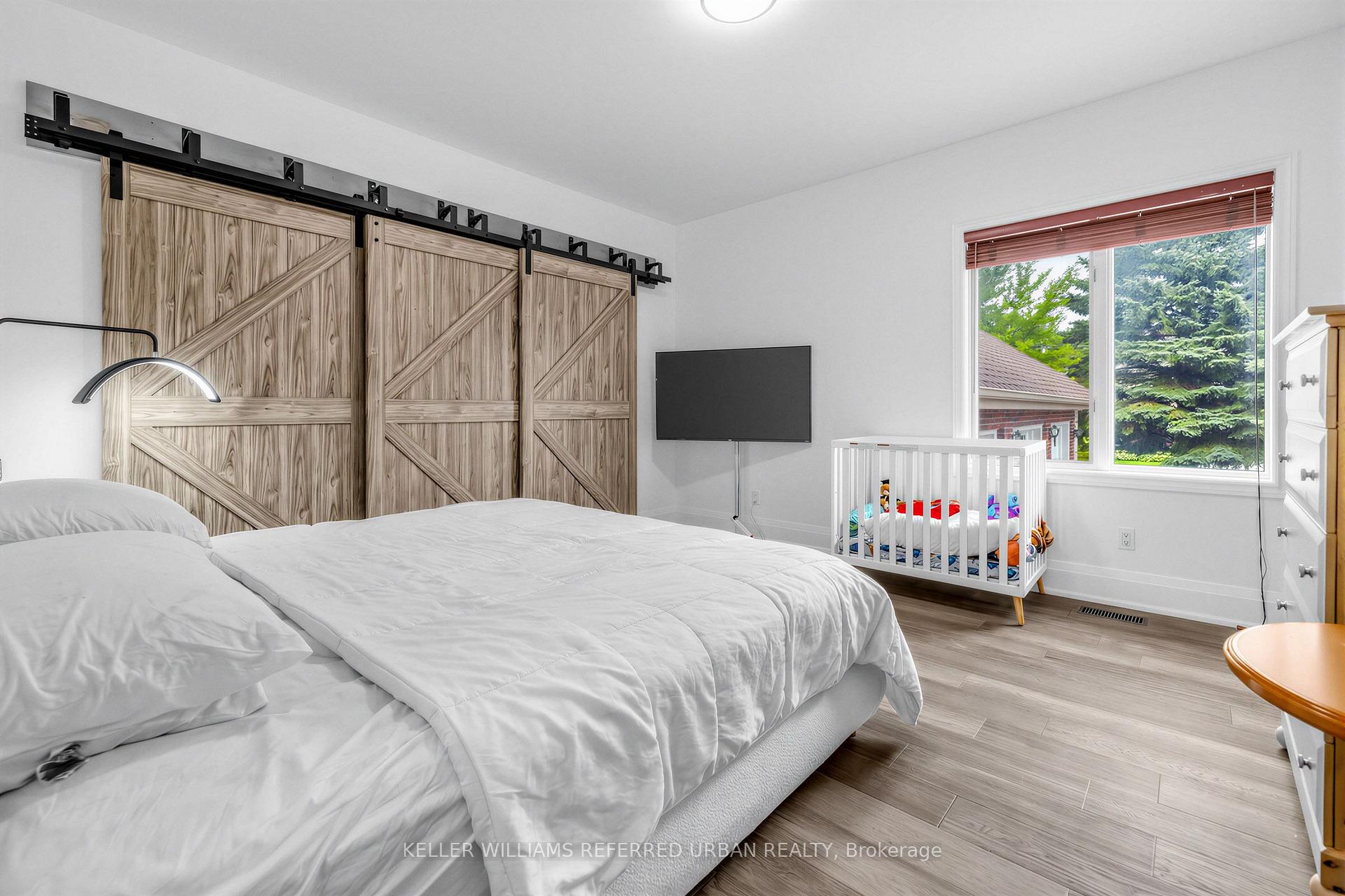 Photo 16 of 18 Yongeview Avenue, Richmond Hill, South Richvale — HOMEH