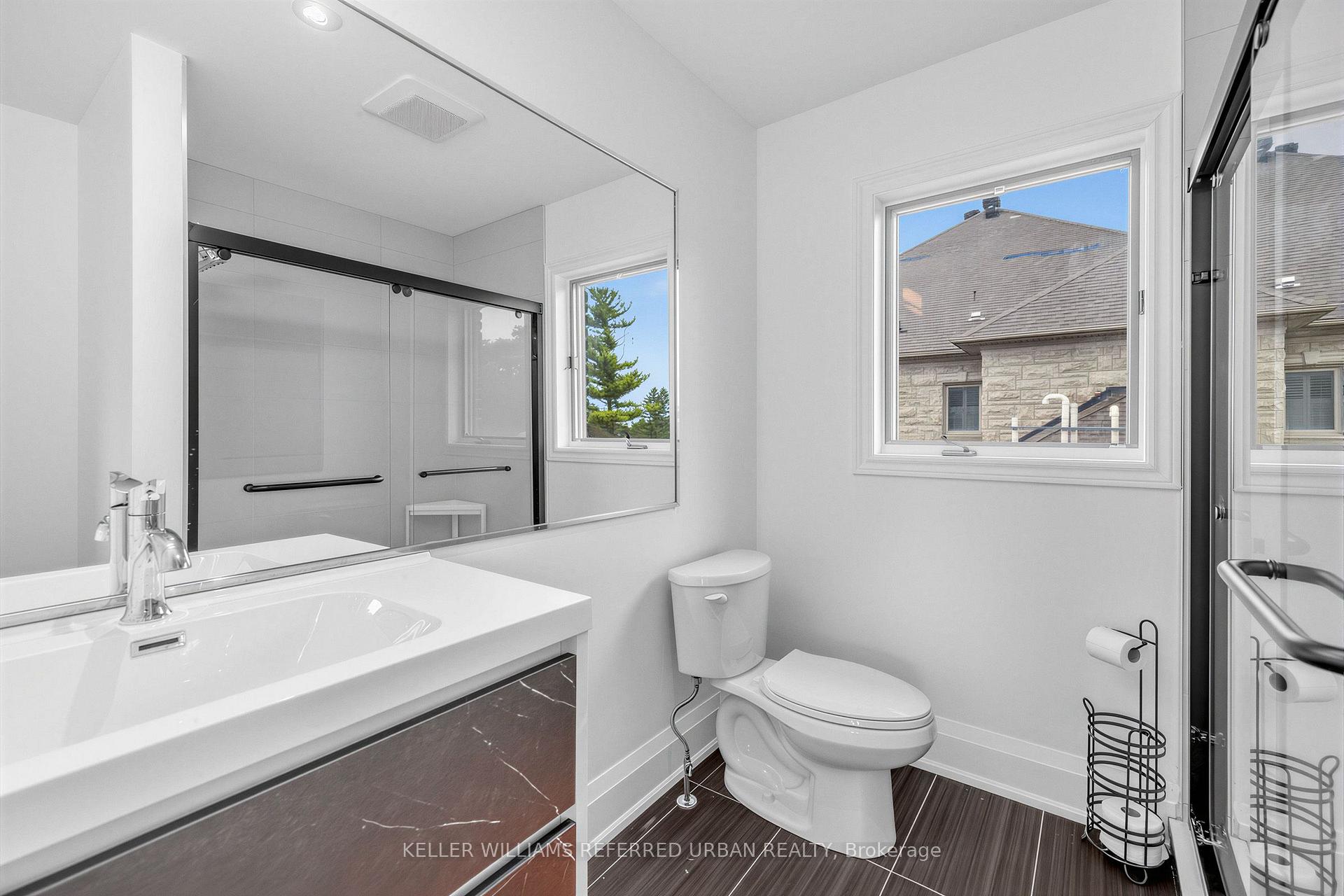 Photo 25 of 18 Yongeview Avenue, Richmond Hill, South Richvale — HOMEH