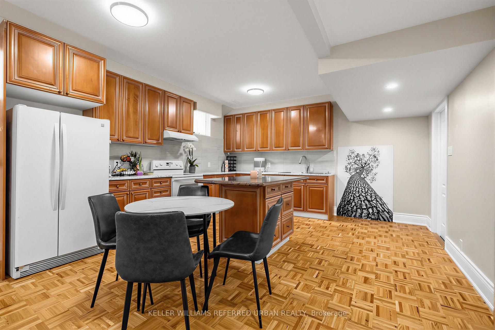 Photo 28 of 18 Yongeview Avenue, Richmond Hill, South Richvale — HOMEH