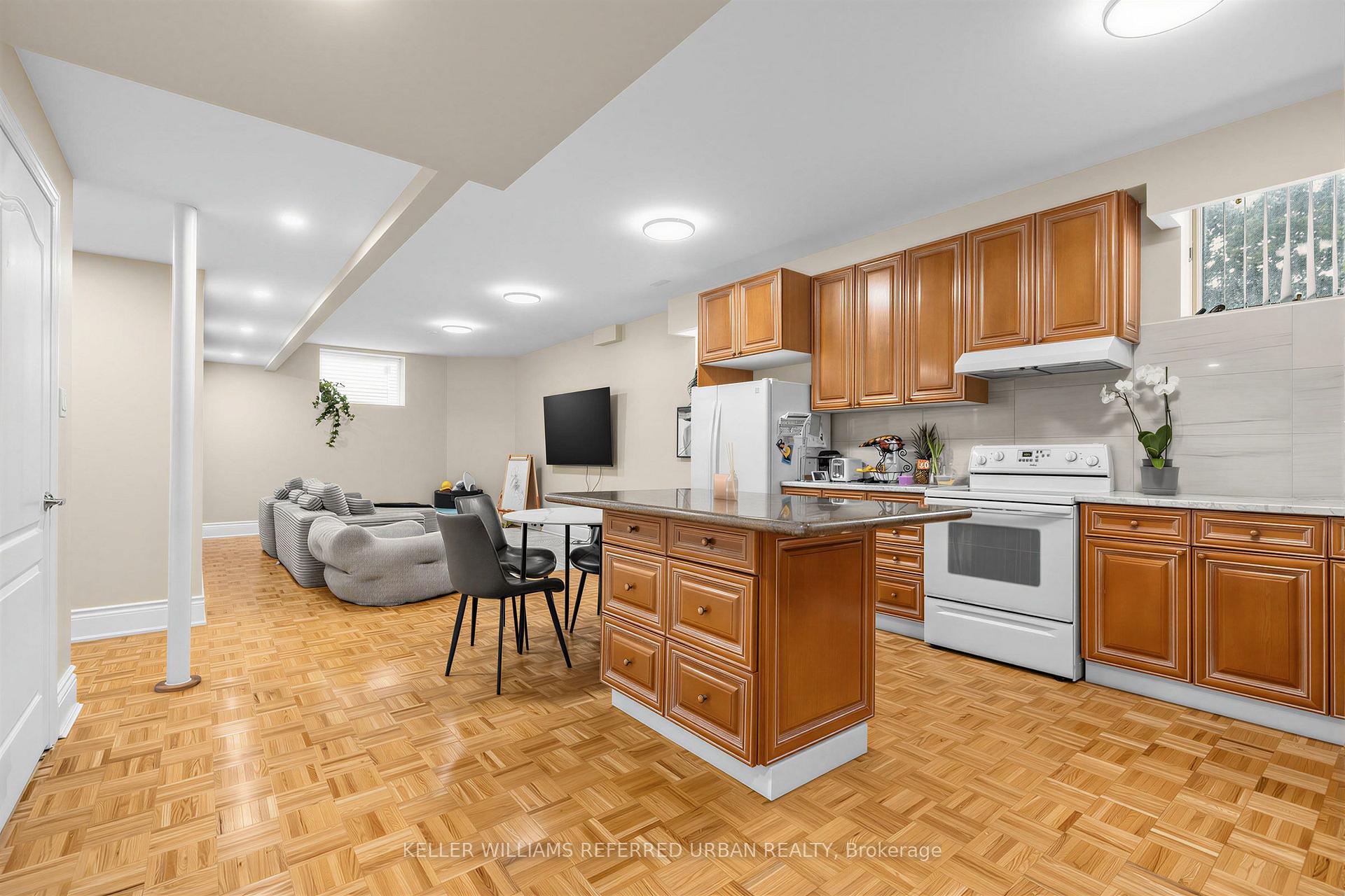 Photo 29 of 18 Yongeview Avenue, Richmond Hill, South Richvale — HOMEH