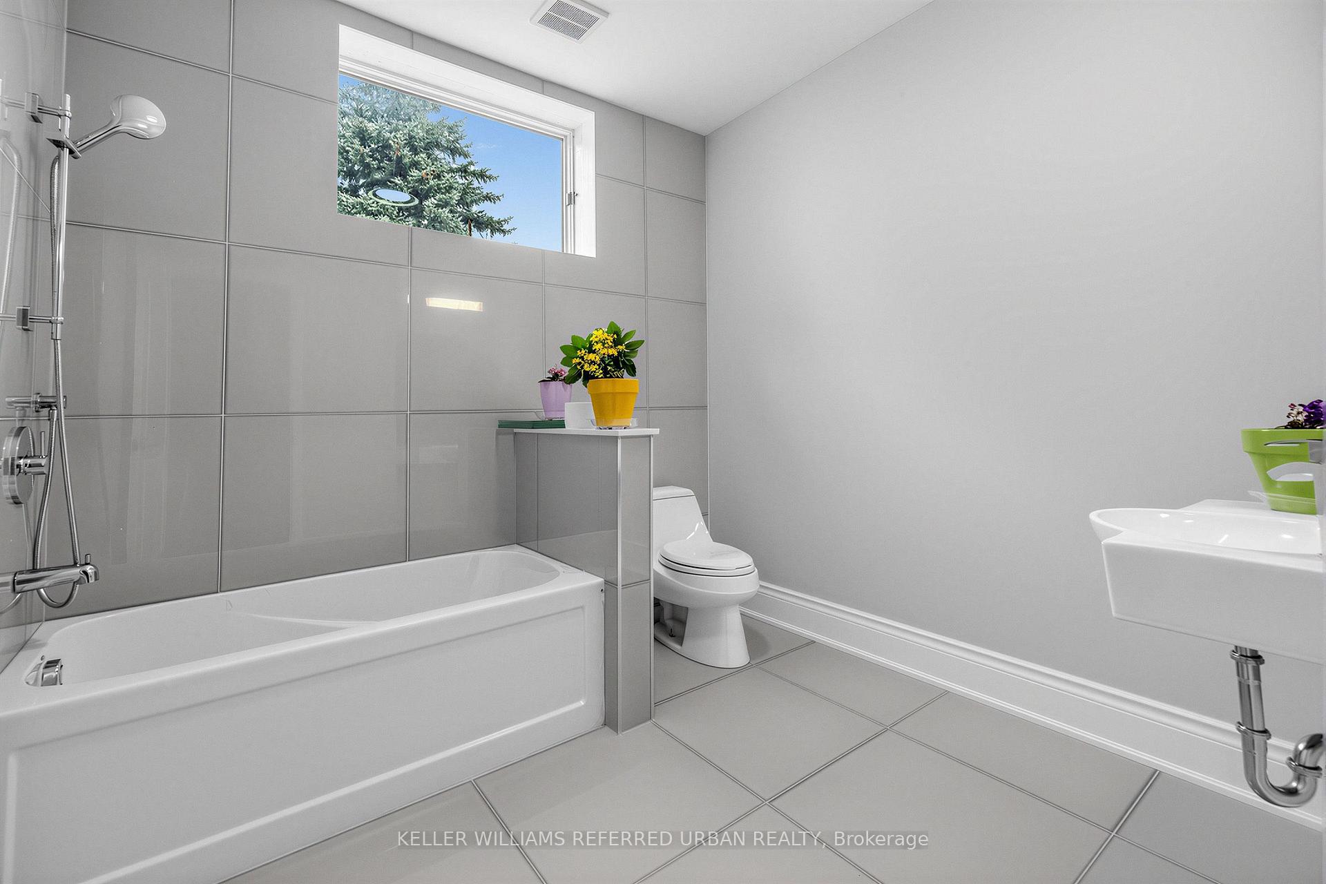 Photo 30 of 18 Yongeview Avenue, Richmond Hill, South Richvale — HOMEH