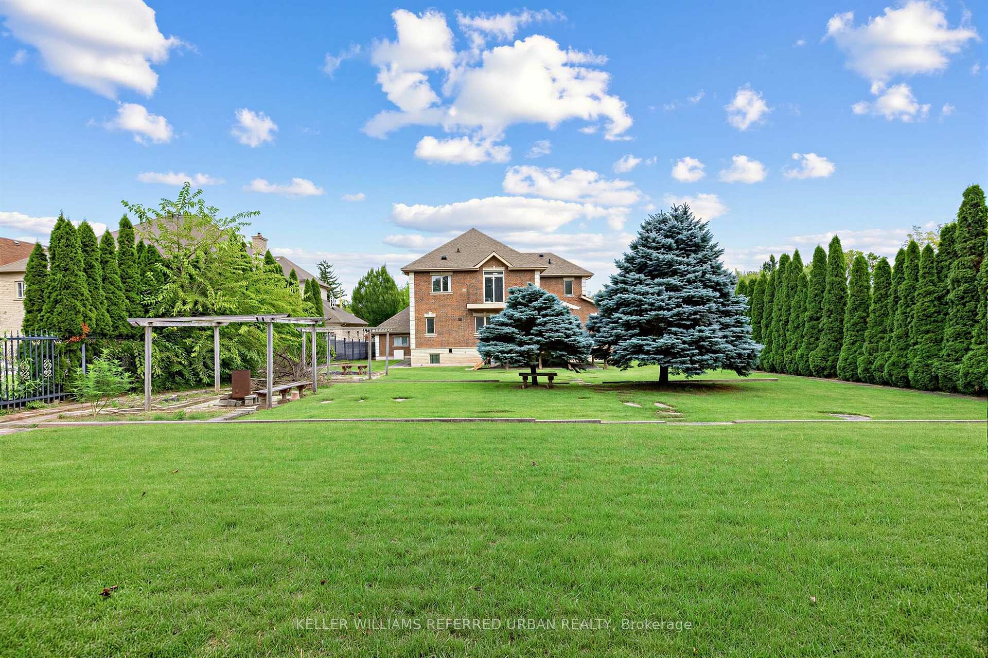 Photo 37 of 18 Yongeview Avenue, Richmond Hill, South Richvale — HOMEH