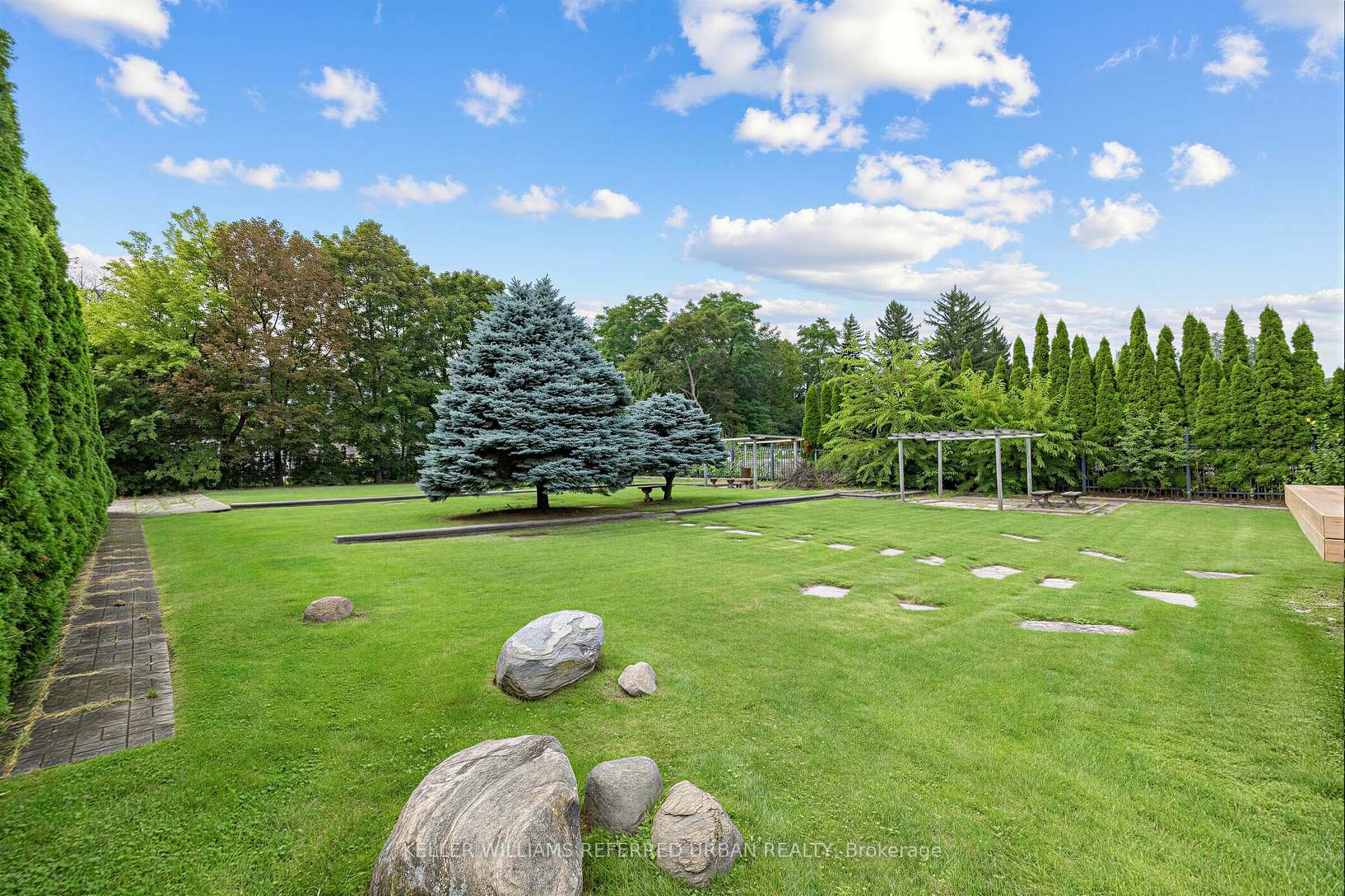 Photo 38 of 18 Yongeview Avenue, Richmond Hill, South Richvale — HOMEH