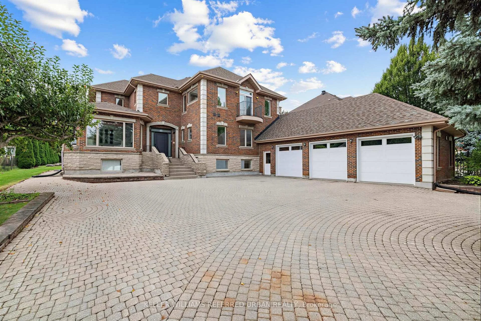 Photo 17 of 18 Yongeview Avenue, Richmond Hill, South Richvale — HOMEH