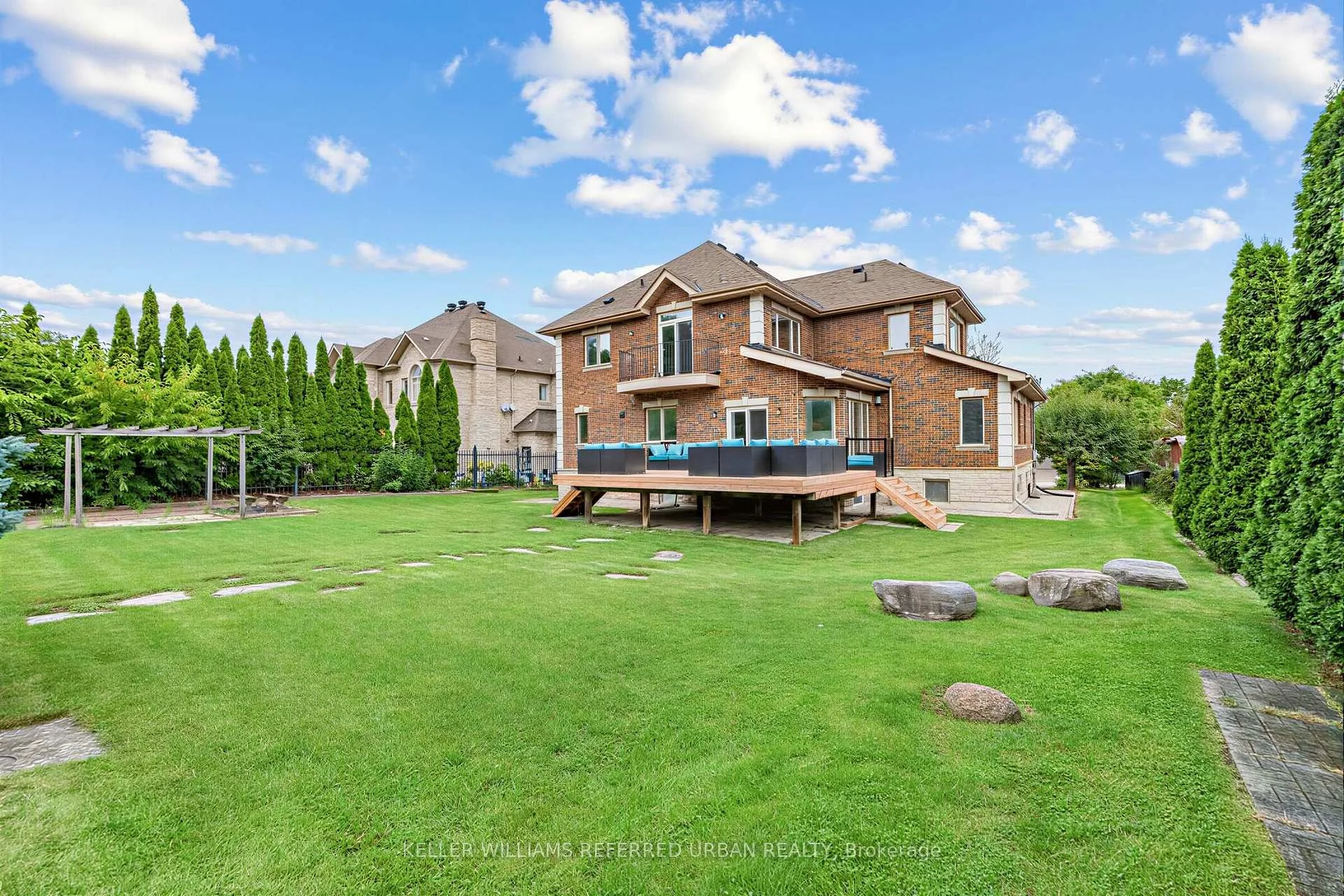 Photo 39 of 18 Yongeview Avenue, Richmond Hill, South Richvale — HOMEH