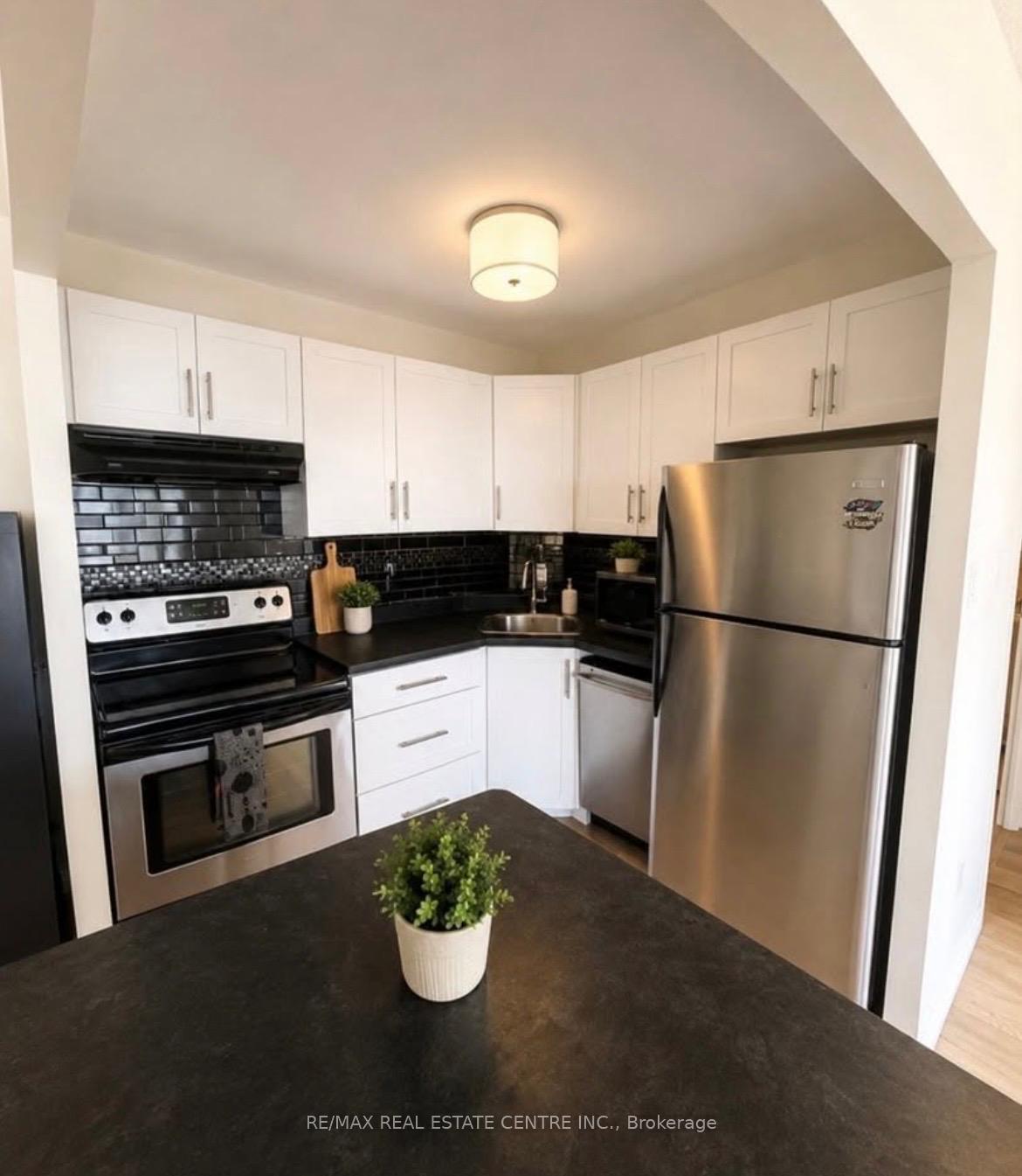 Photo 2 of Unit 804, 65 Highland Crescent, Kitchener, Victoria Hills — HOMEH