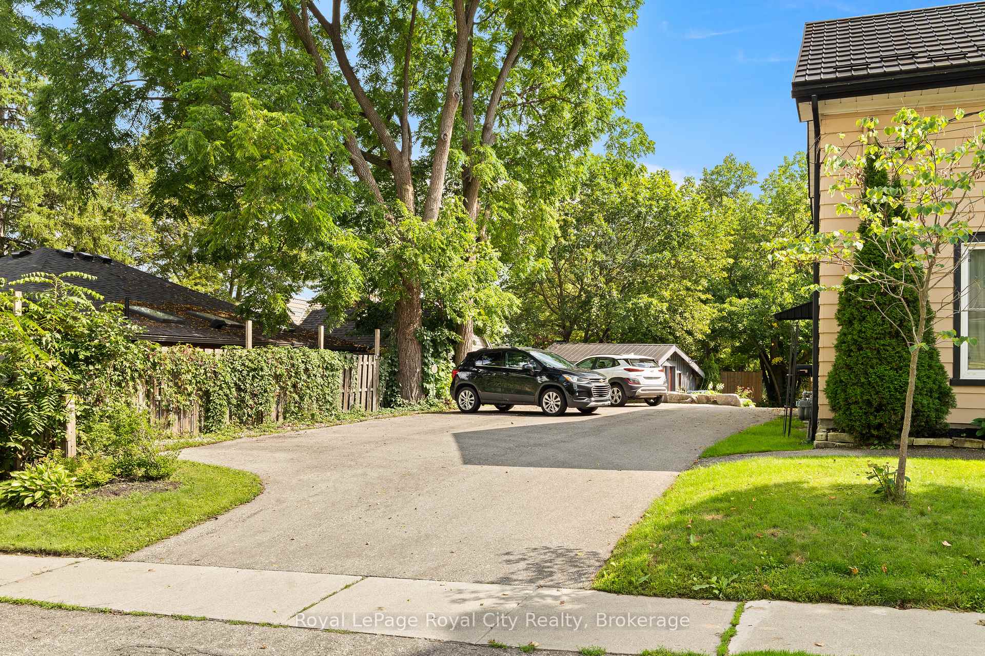 Photo 2 of 12 Foster Avenue, Guelph, Downtown — HOMEH