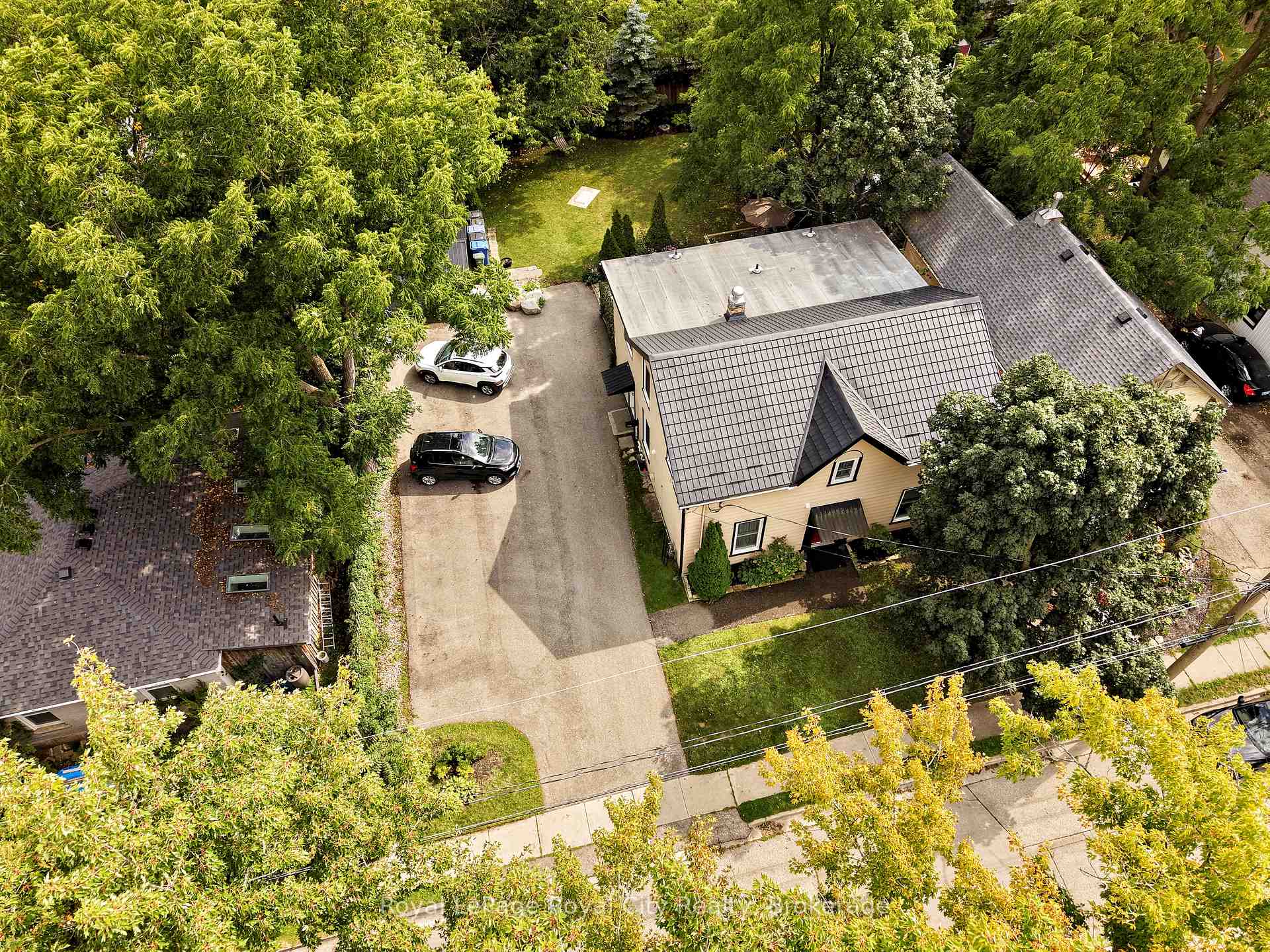 Photo 4 of 12 Foster Avenue, Guelph, Downtown — HOMEH