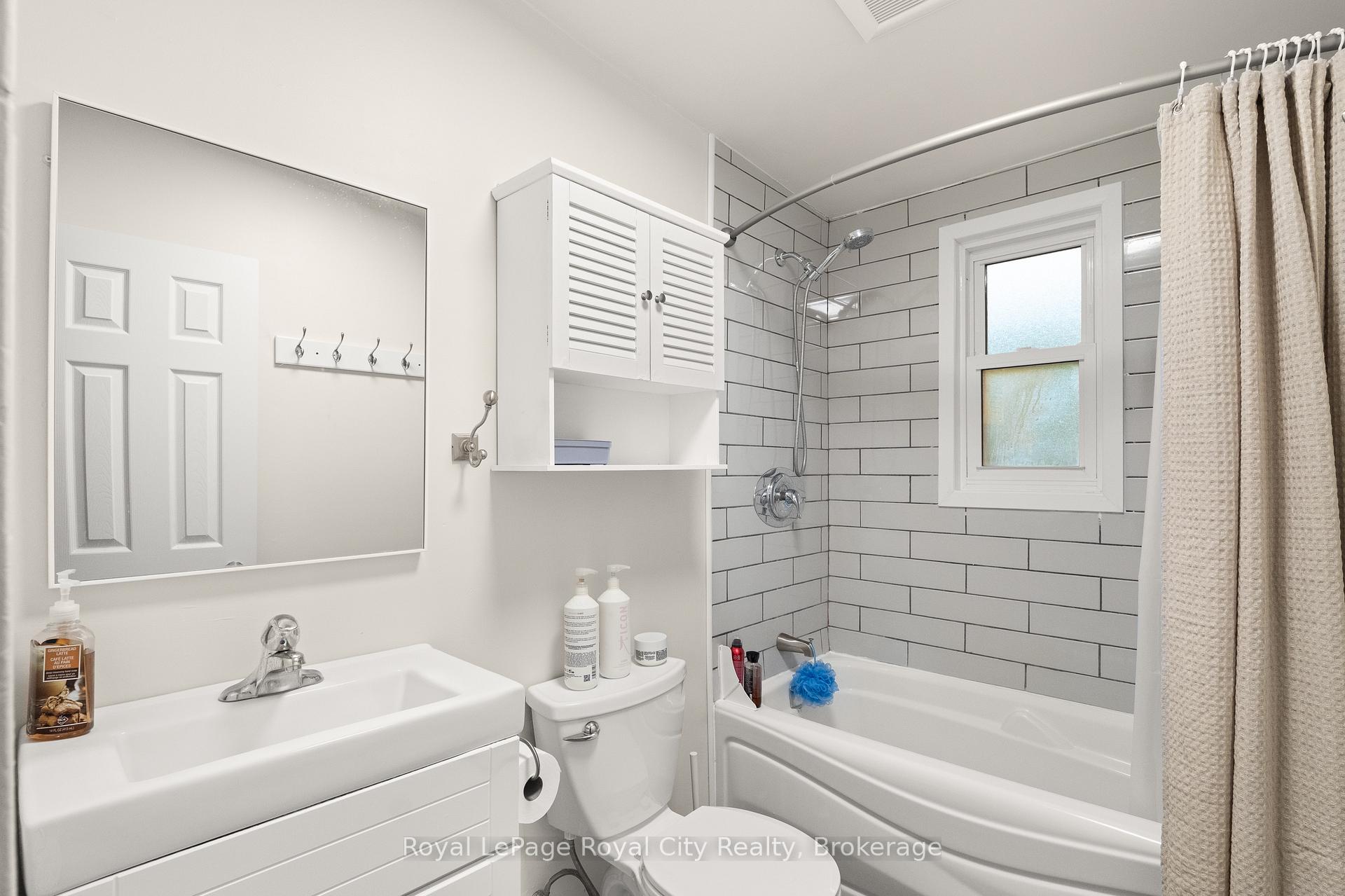 Photo 7 of 12 Foster Avenue, Guelph, Downtown — HOMEH