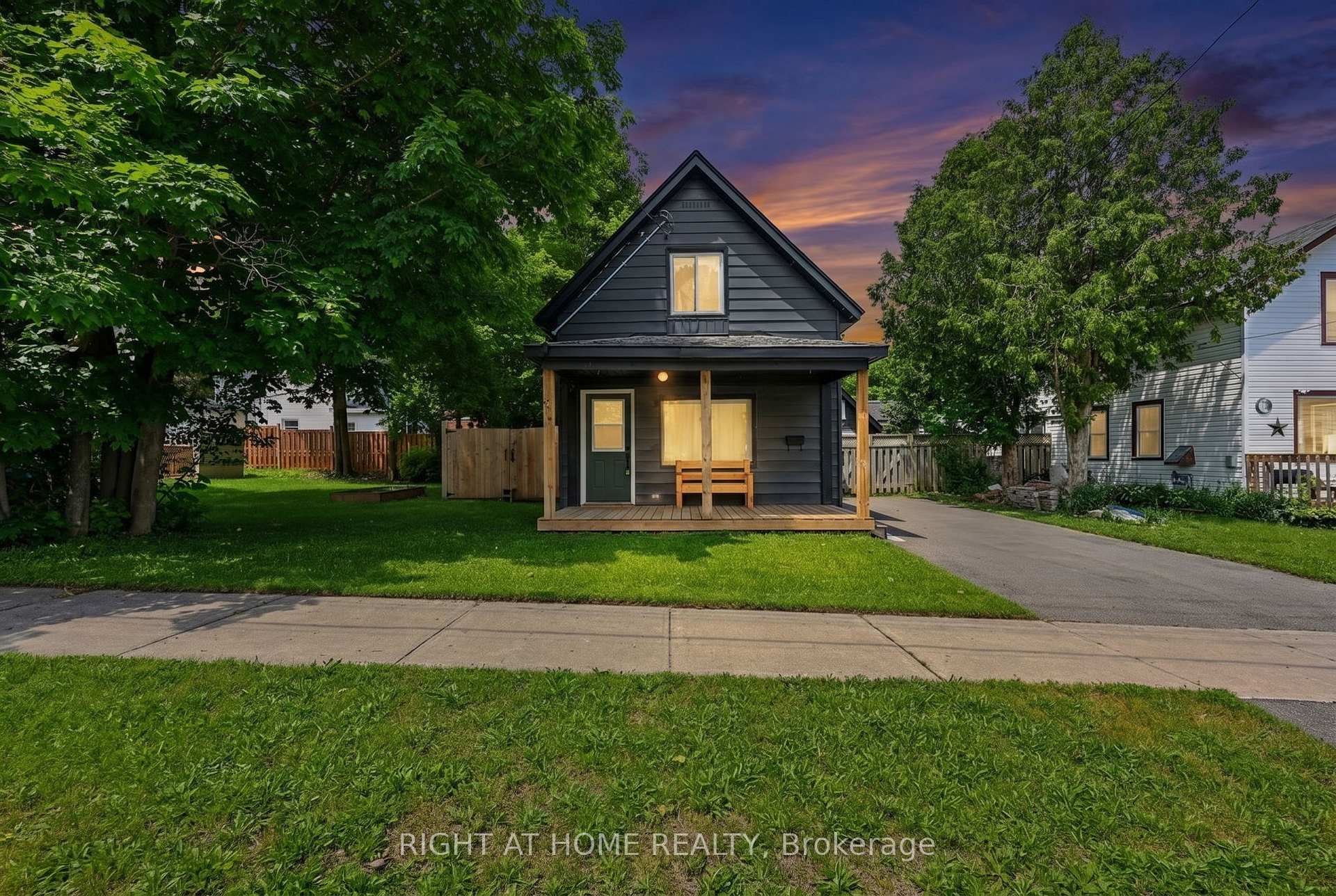 Photo 1 of 314 Bay Street, Midland — HOMEH