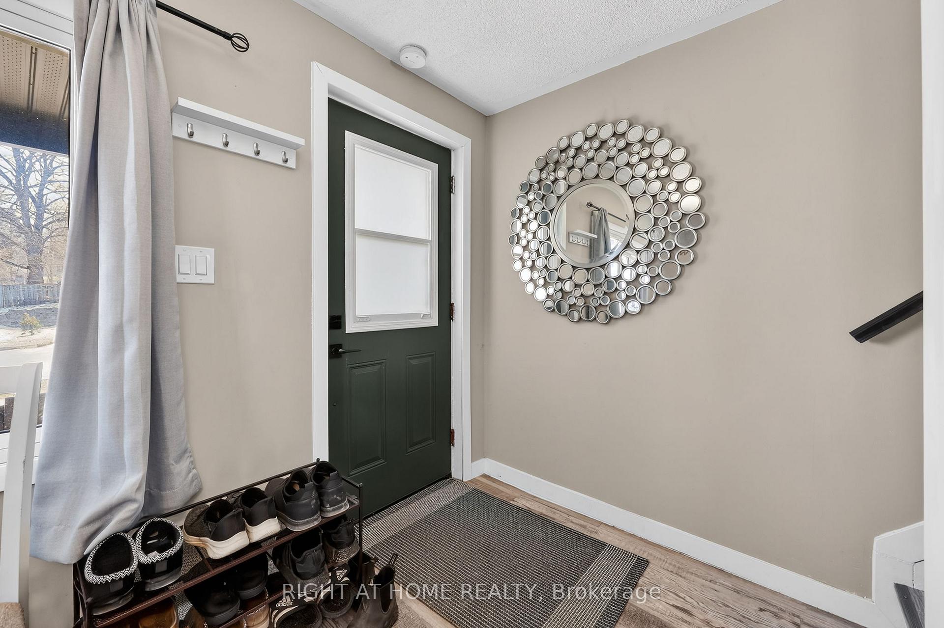 Photo 4 of 314 Bay Street, Midland — HOMEH