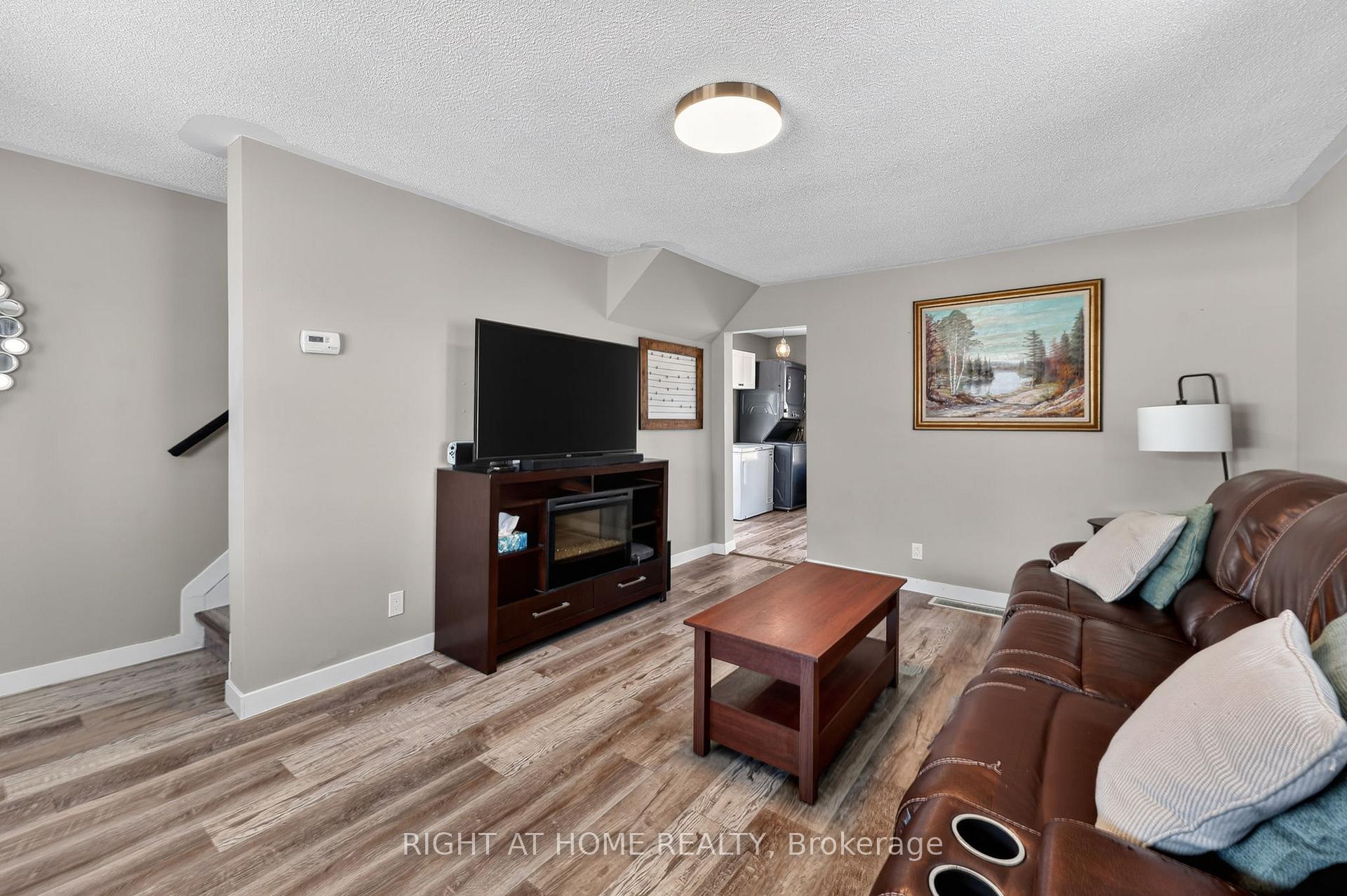 Photo 7 of 314 Bay Street, Midland — HOMEH