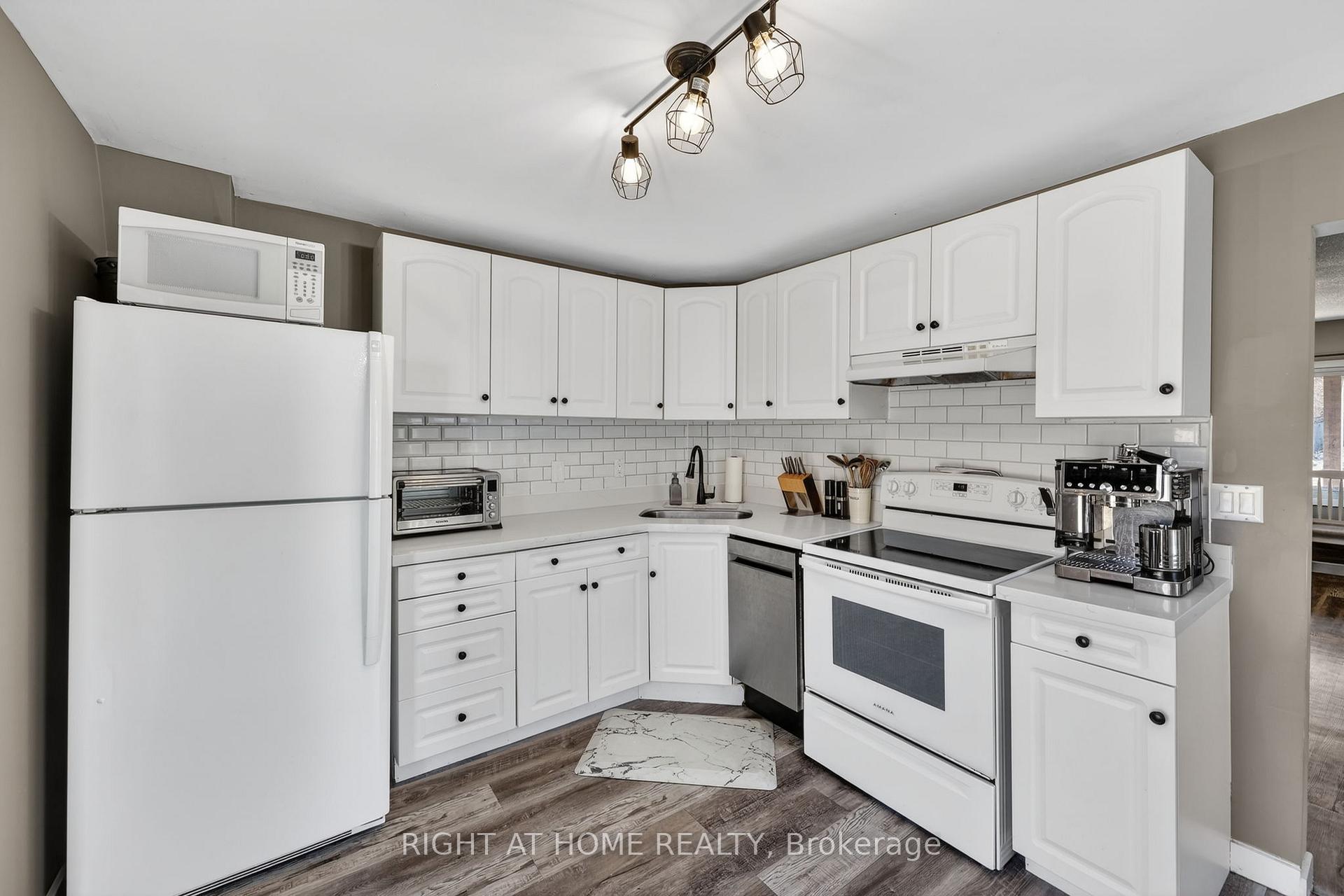 Photo 8 of 314 Bay Street, Midland — HOMEH