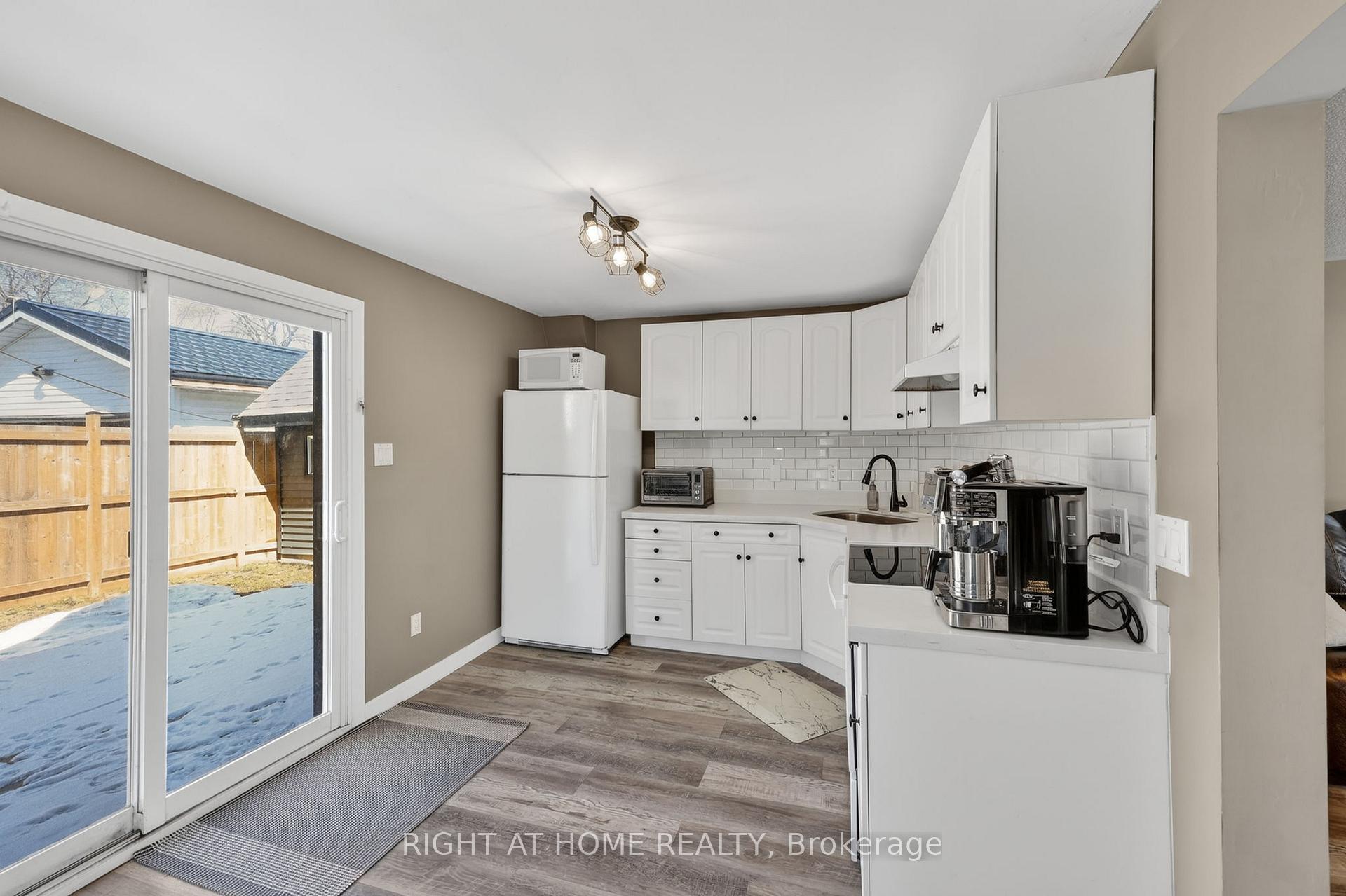 Photo 10 of 314 Bay Street, Midland — HOMEH