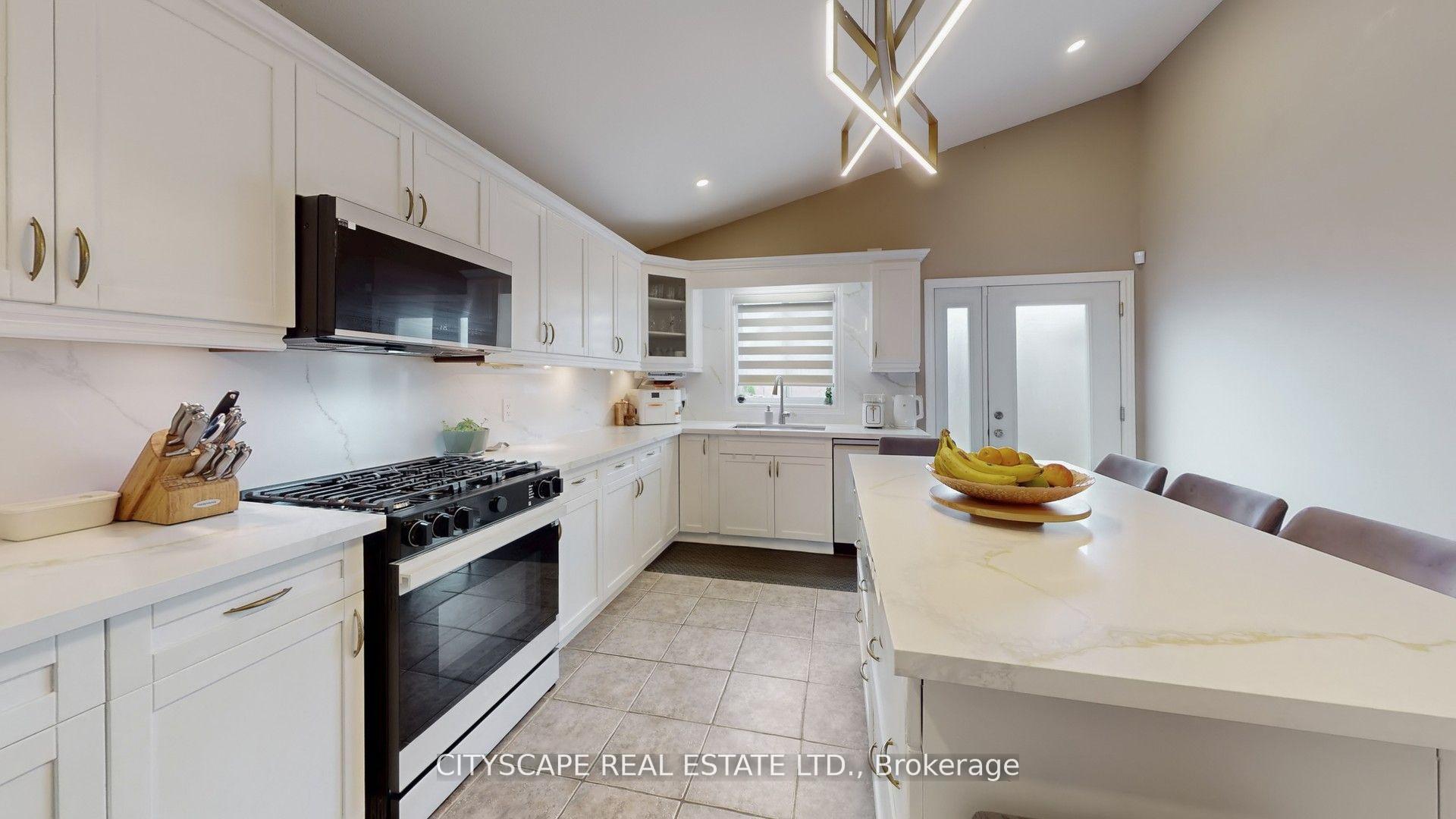 Photo 14 of 8655 Westport Drive, Niagara Falls, Forestview — HOMEH