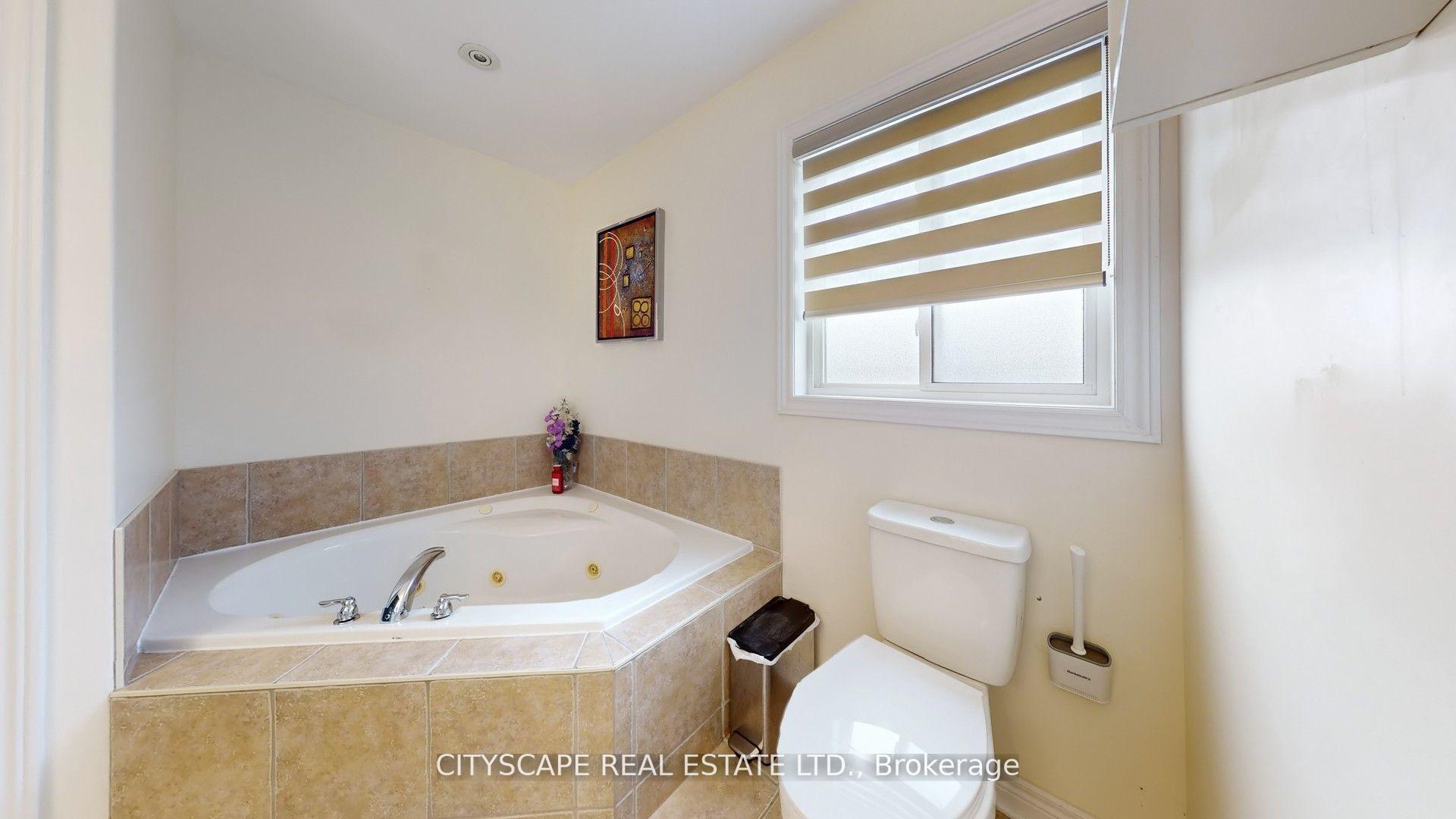 Photo 20 of 8655 Westport Drive, Niagara Falls, Forestview — HOMEH