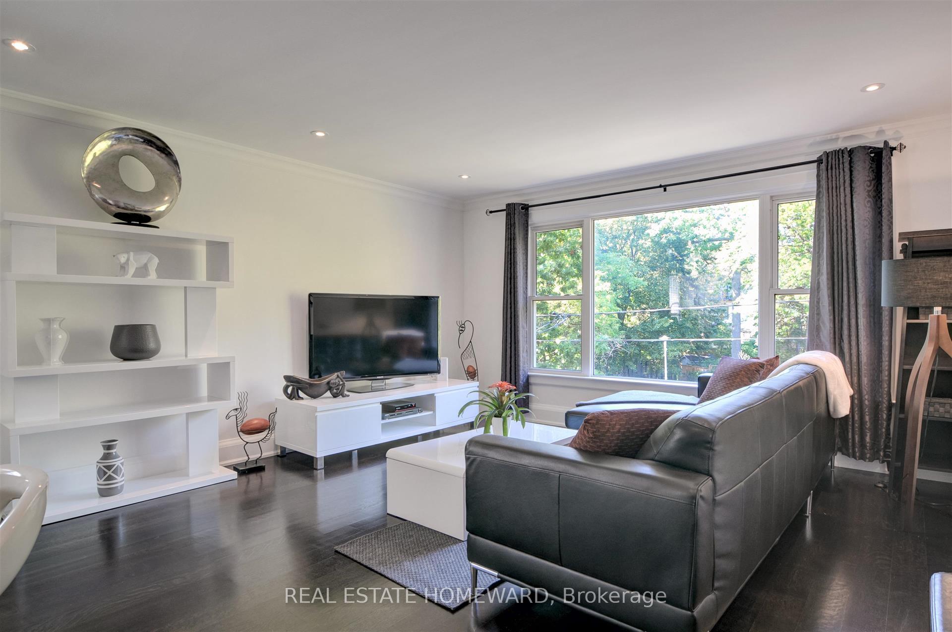 Photo 4 of Unit Main Floor, 21 Love Crescent, Toronto, The Beaches — HOMEH