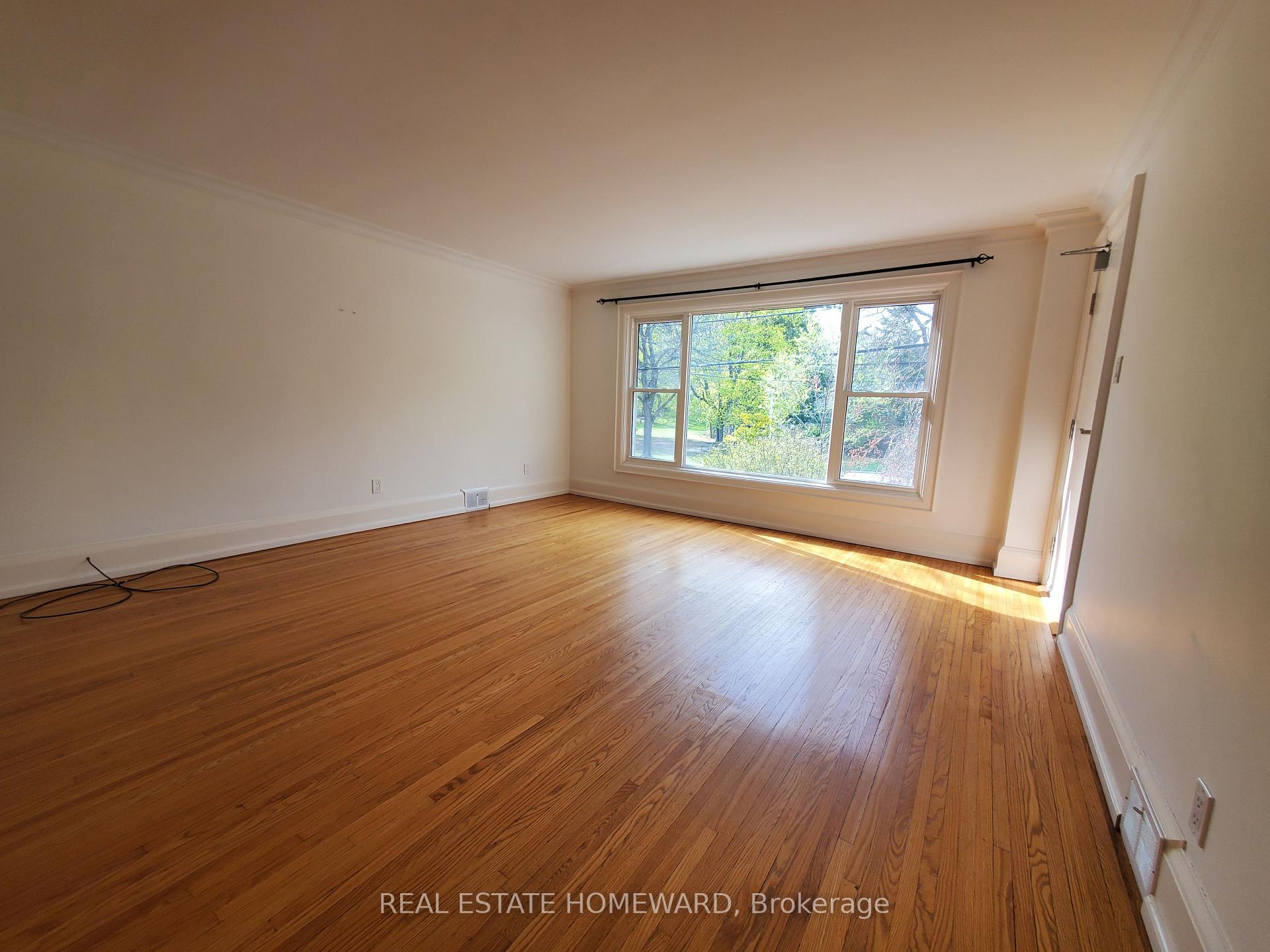 Photo 5 of Unit Main Floor, 21 Love Crescent, Toronto, The Beaches — HOMEH