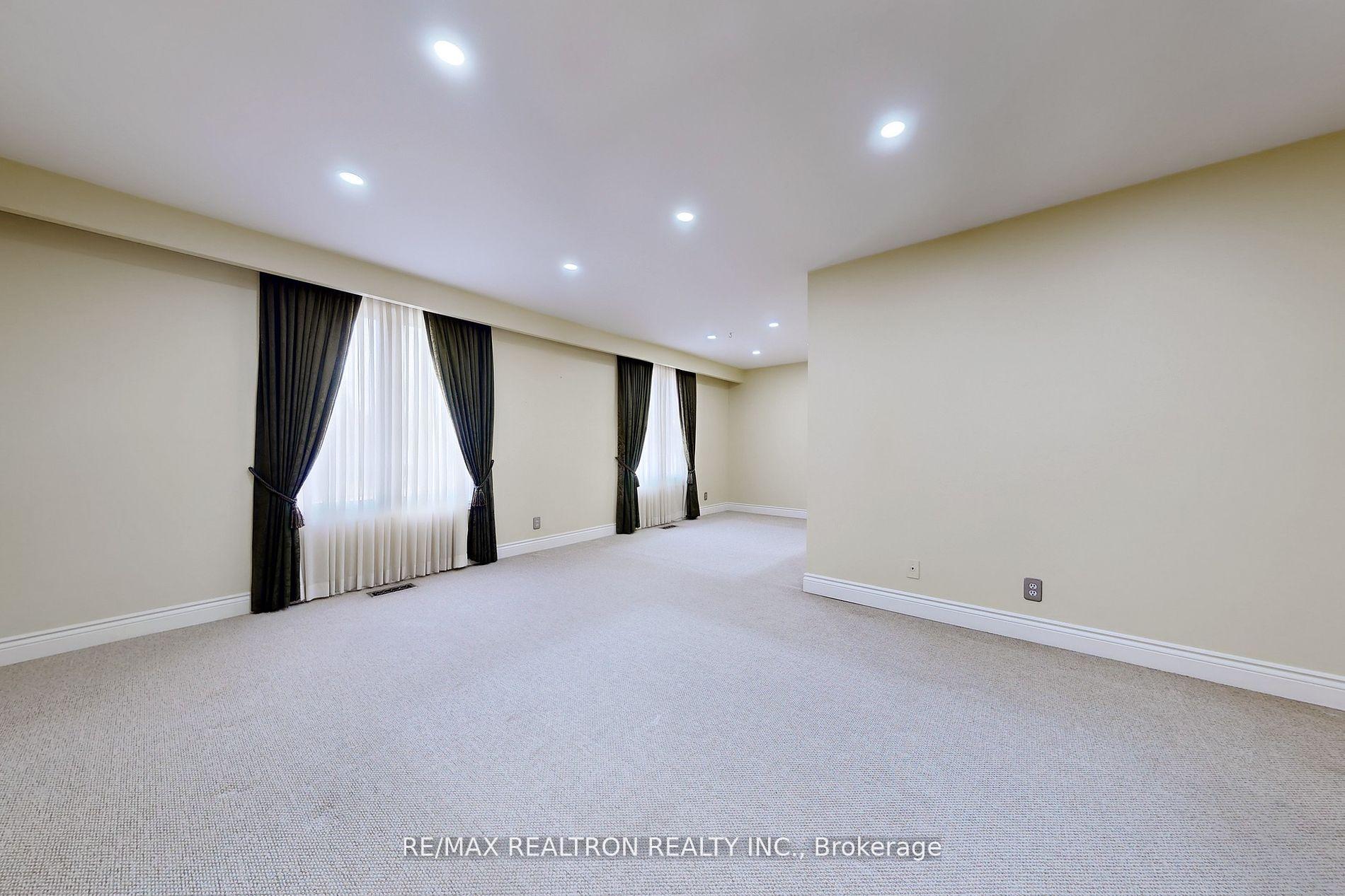 Photo 4 of 43 Odessa Street, Hamilton, Stoney Creek — HOMEH