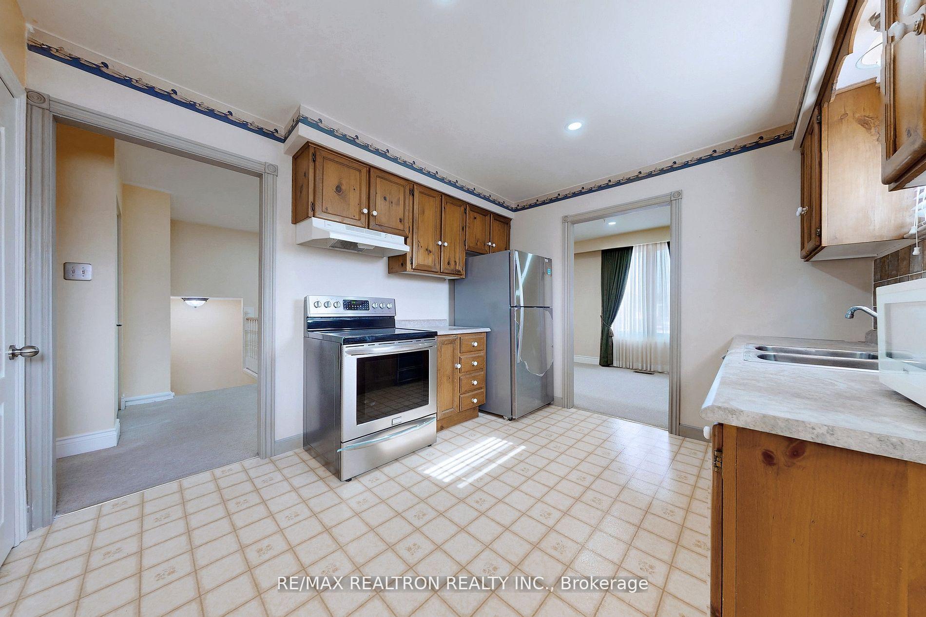 Photo 5 of 43 Odessa Street, Hamilton, Stoney Creek — HOMEH