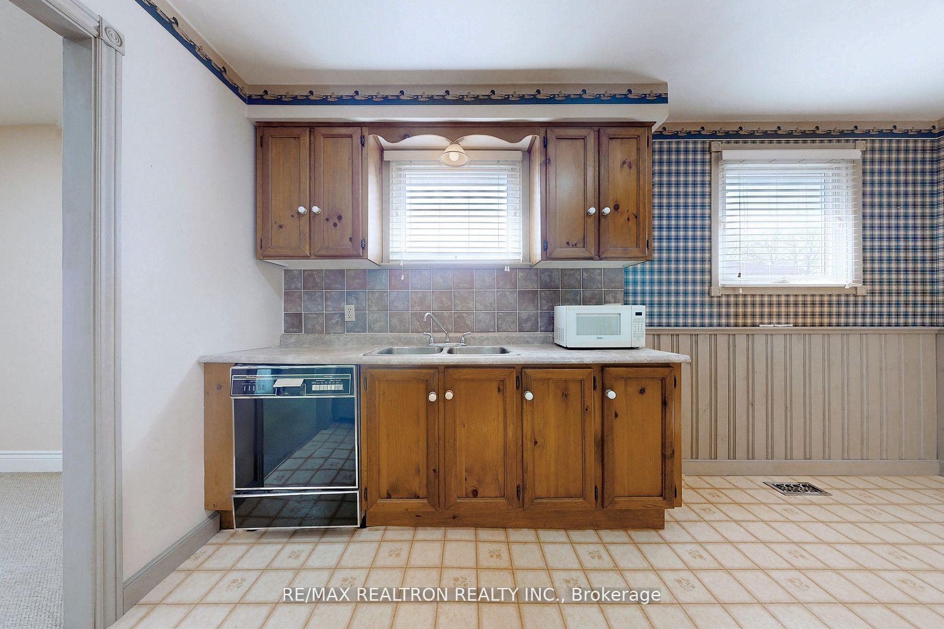 Photo 9 of 43 Odessa Street, Hamilton, Stoney Creek — HOMEH