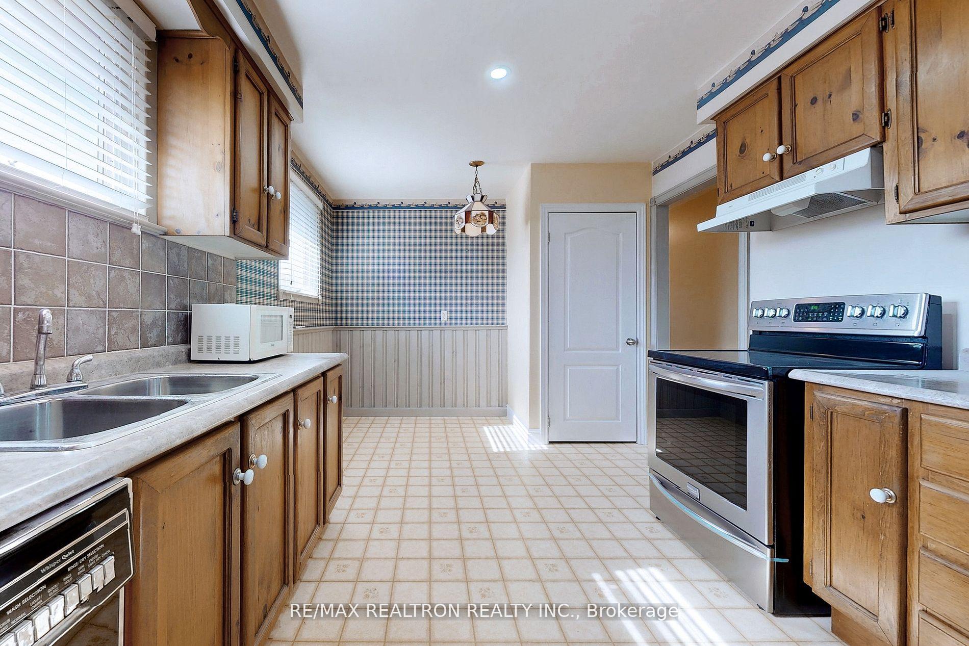 Photo 10 of 43 Odessa Street, Hamilton, Stoney Creek — HOMEH