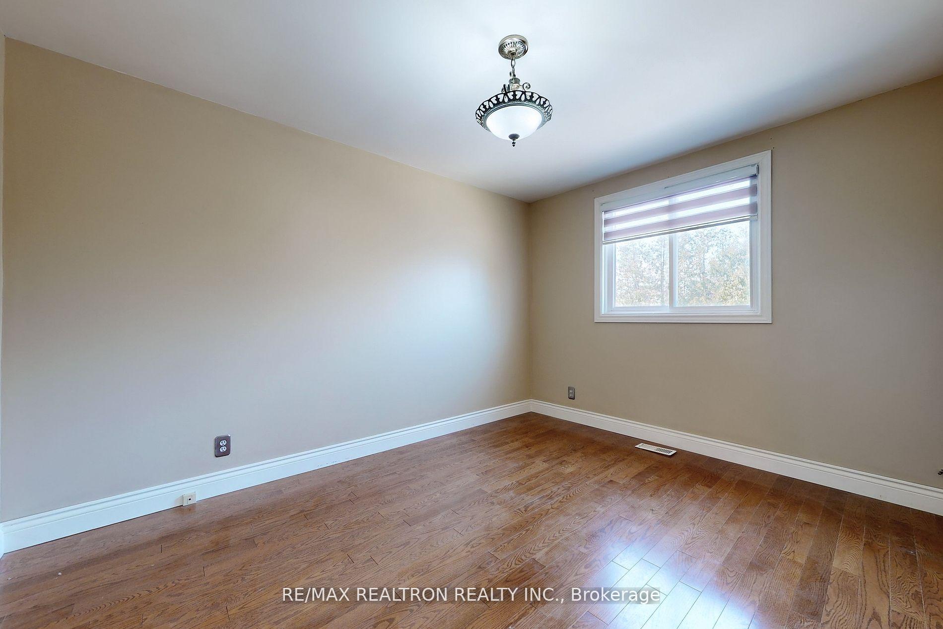 Photo 12 of 43 Odessa Street, Hamilton, Stoney Creek — HOMEH