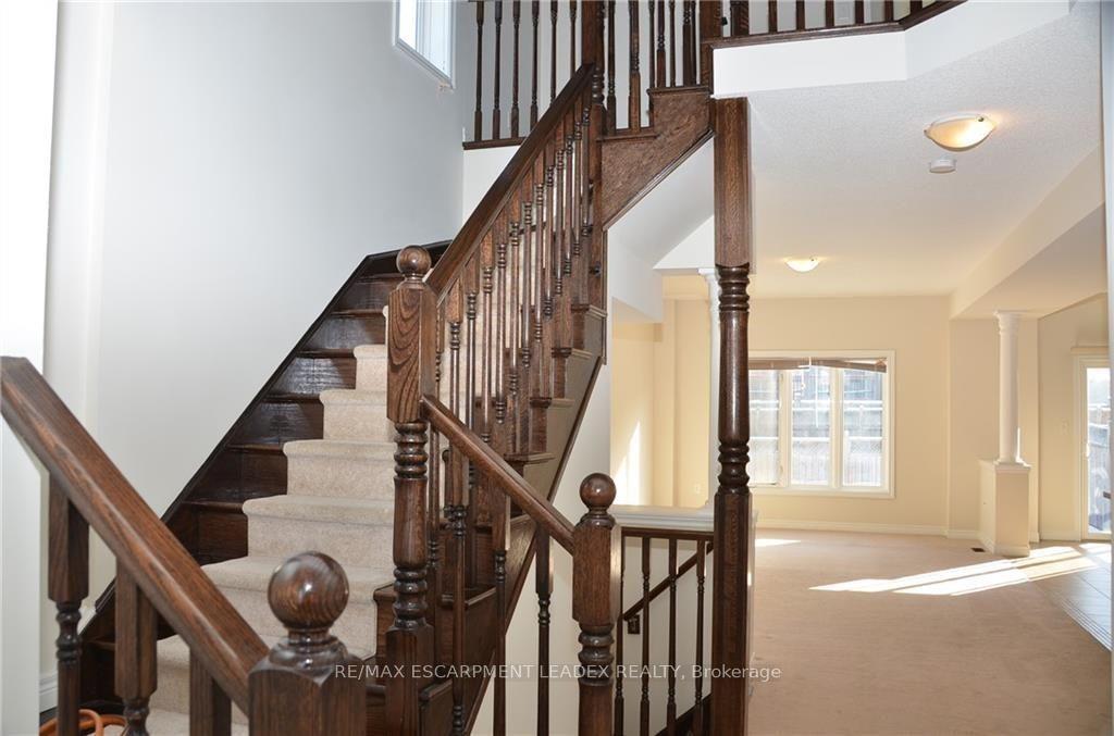 Photo 11 of 341 Stonehenge Drive, Hamilton, Ancaster — HOMEH
