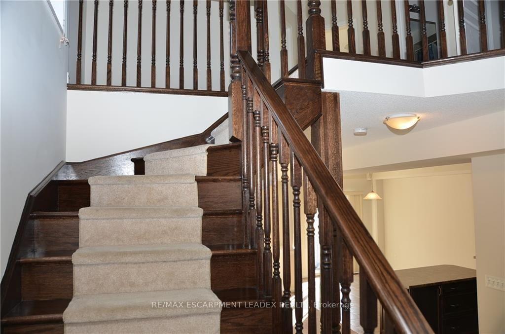 Photo 12 of 341 Stonehenge Drive, Hamilton, Ancaster — HOMEH