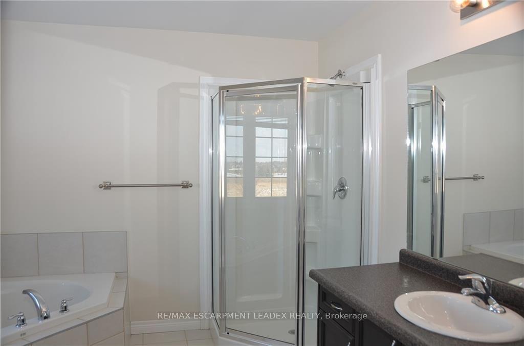 Photo 16 of 341 Stonehenge Drive, Hamilton, Ancaster — HOMEH