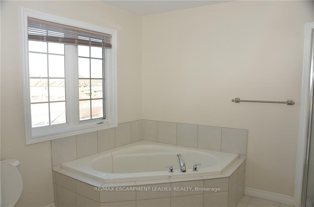 Photo 17 of 341 Stonehenge Drive, Hamilton, Ancaster — HOMEH