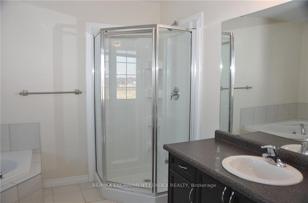 Photo 18 of 341 Stonehenge Drive, Hamilton, Ancaster — HOMEH