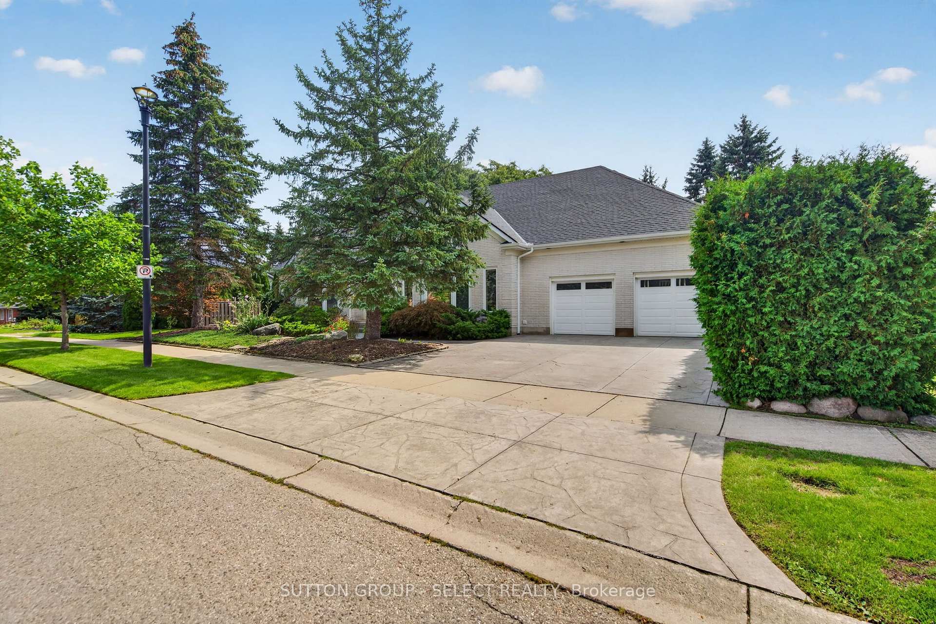 Photo 4 of 173 Whiteacres Drive, London, North F — HOMEH
