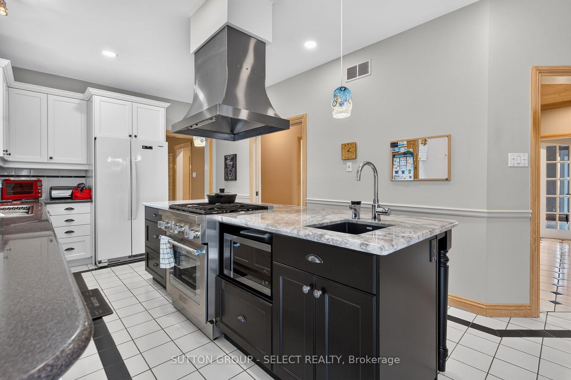 Photo 19 of 173 Whiteacres Drive, London, North F — HOMEH