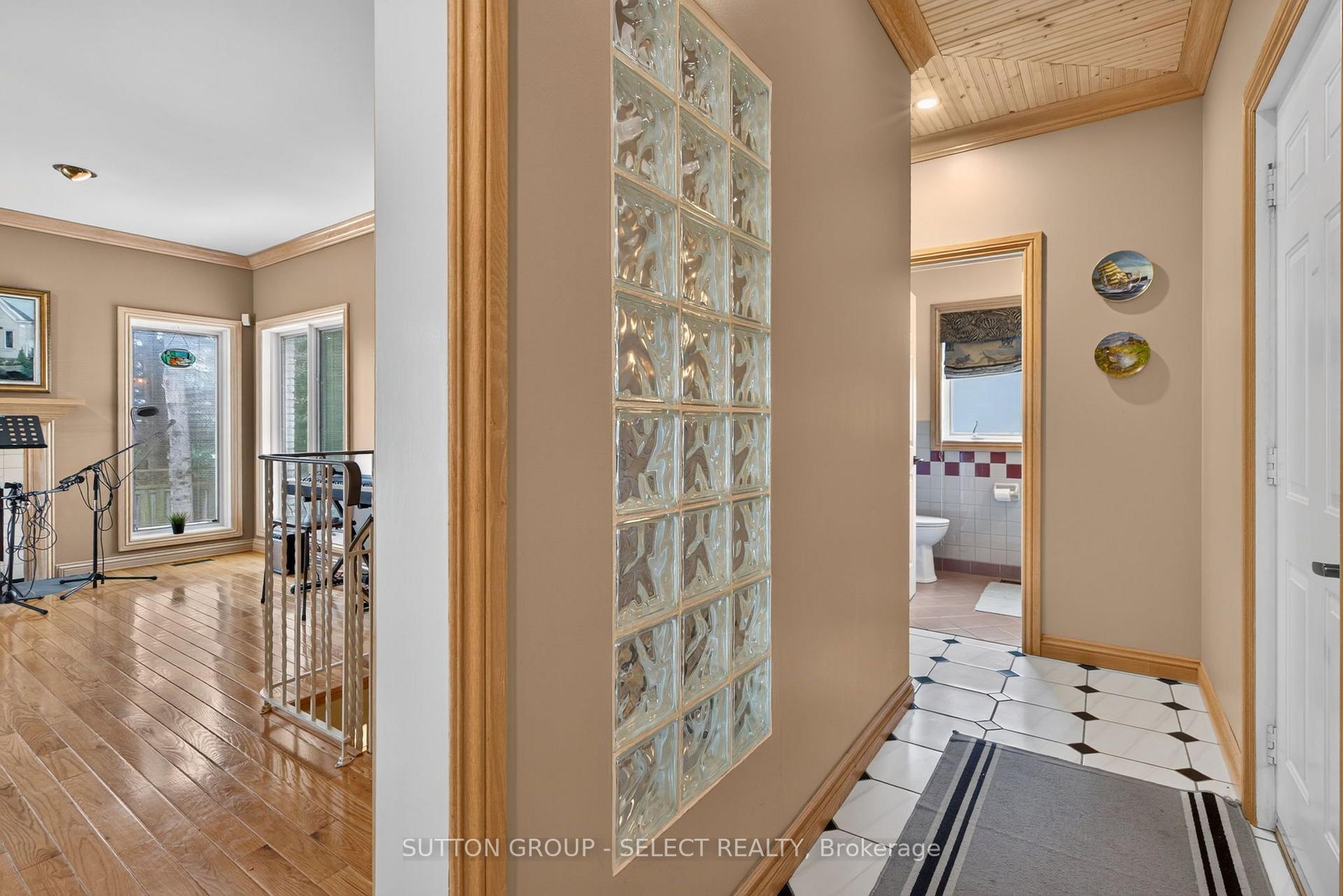 Photo 20 of 173 Whiteacres Drive, London, North F — HOMEH