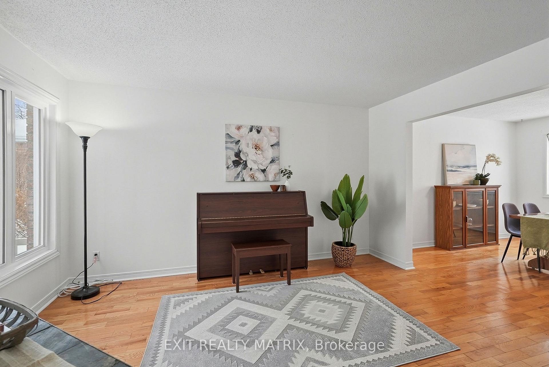 Photo 2 of 727 Brome Crescent, Ottawa, Fallingbrook/Ridgemount — HOMEH