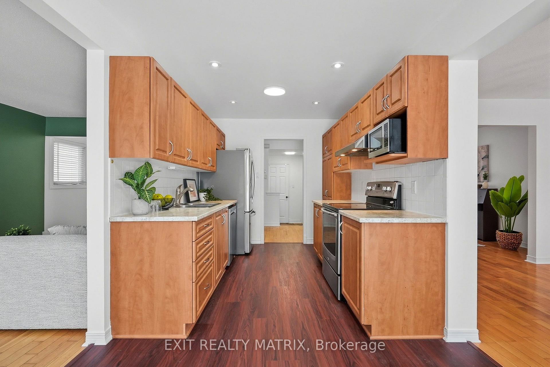 Photo 4 of 727 Brome Crescent, Ottawa, Fallingbrook/Ridgemount — HOMEH